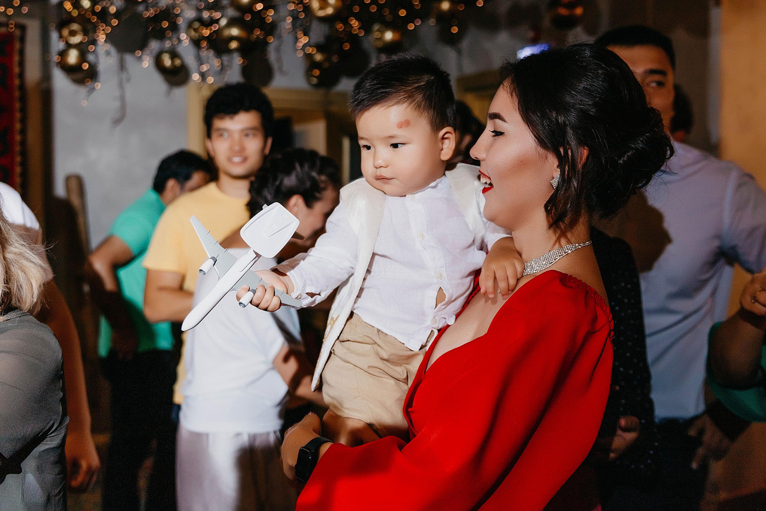 1 Годик Арслана в ресторане Qaimaq. Свадебный, семейный и портретный фотограф в Алматы, Костанай