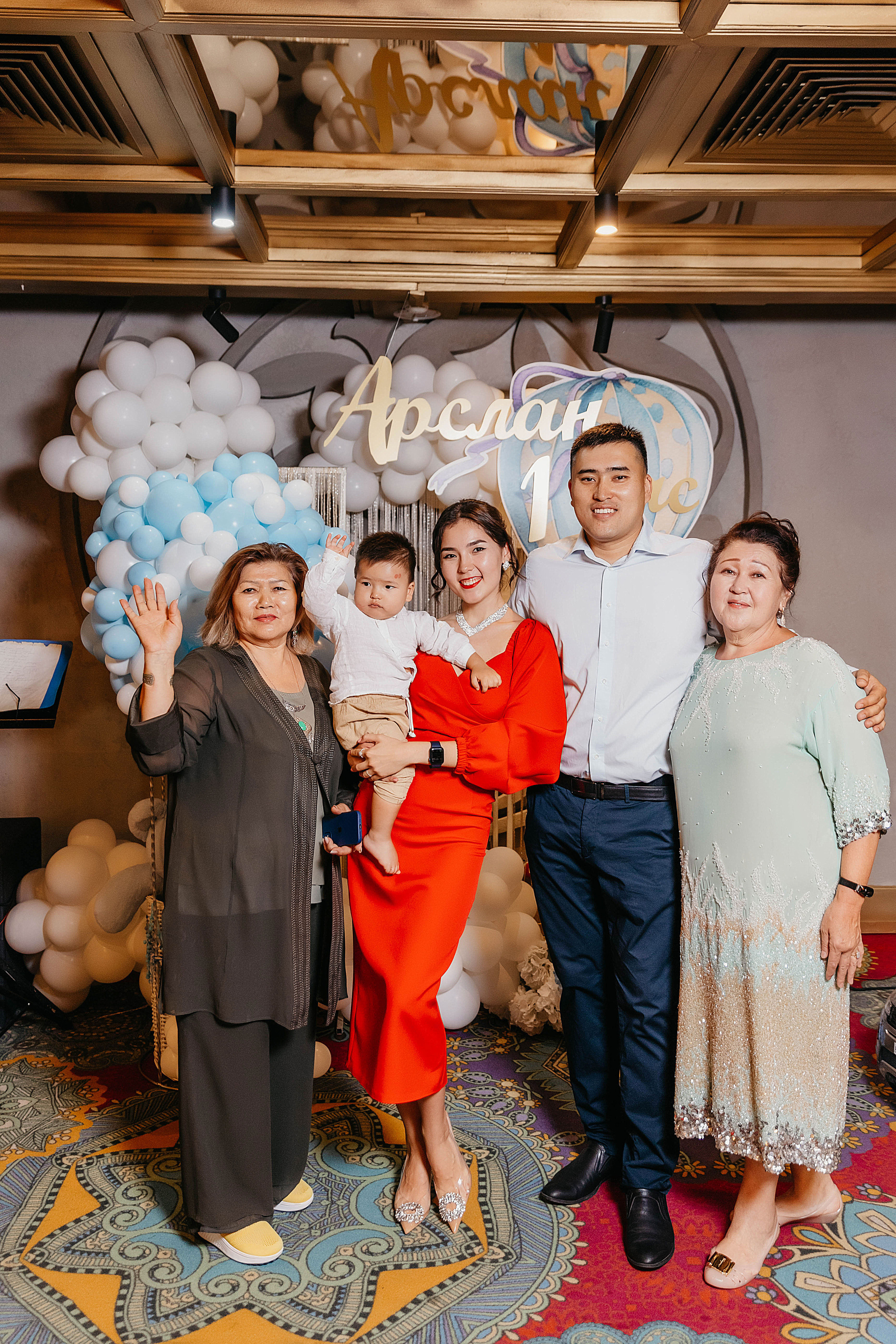 1 Годик Арслана в ресторане Qaimaq. Свадебный, семейный и портретный фотограф в Алматы, Костанай