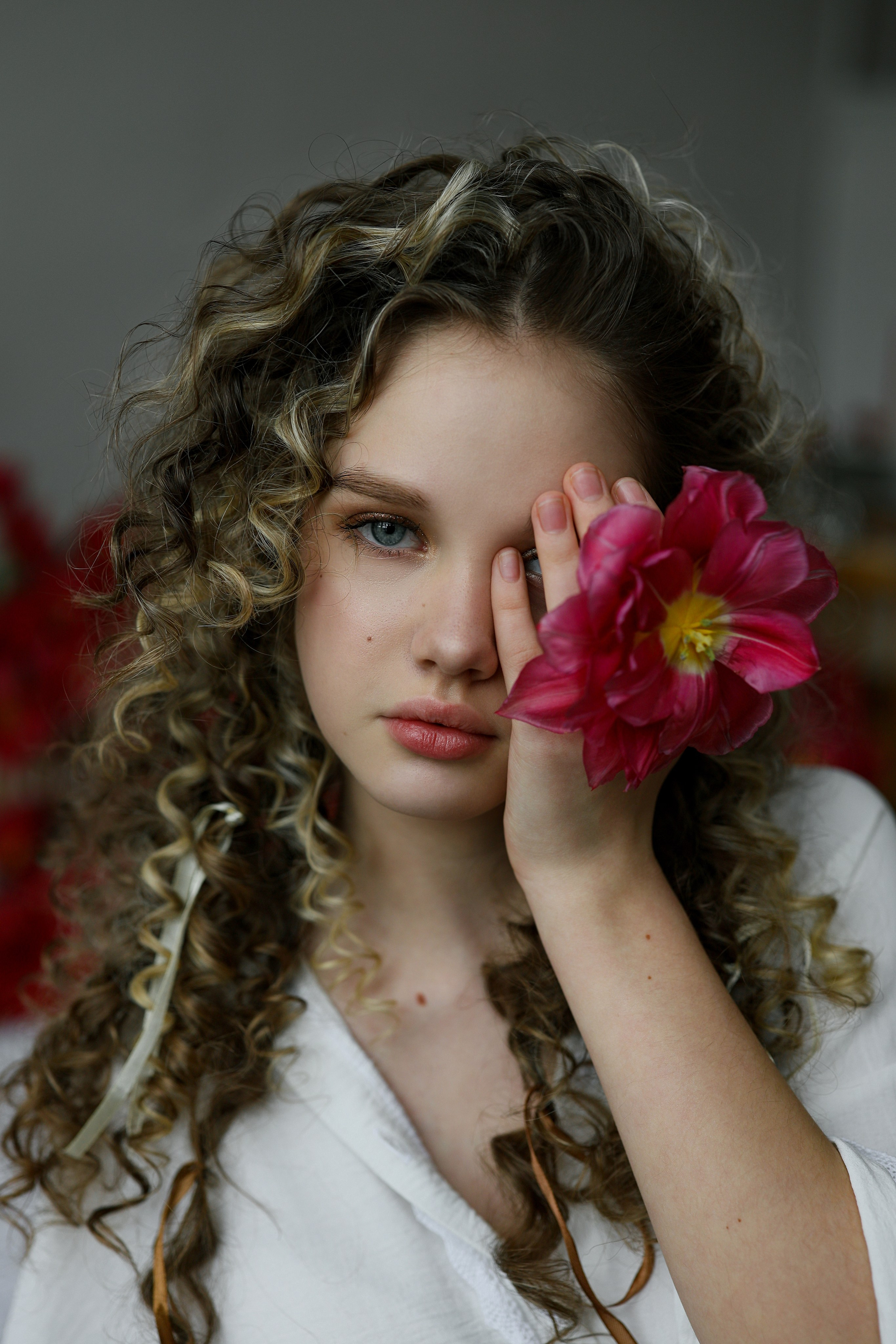 Фотосессия для Софии с тюльпанами. Свадебный и семейный фотограф в Абхазии Жанна Соснина