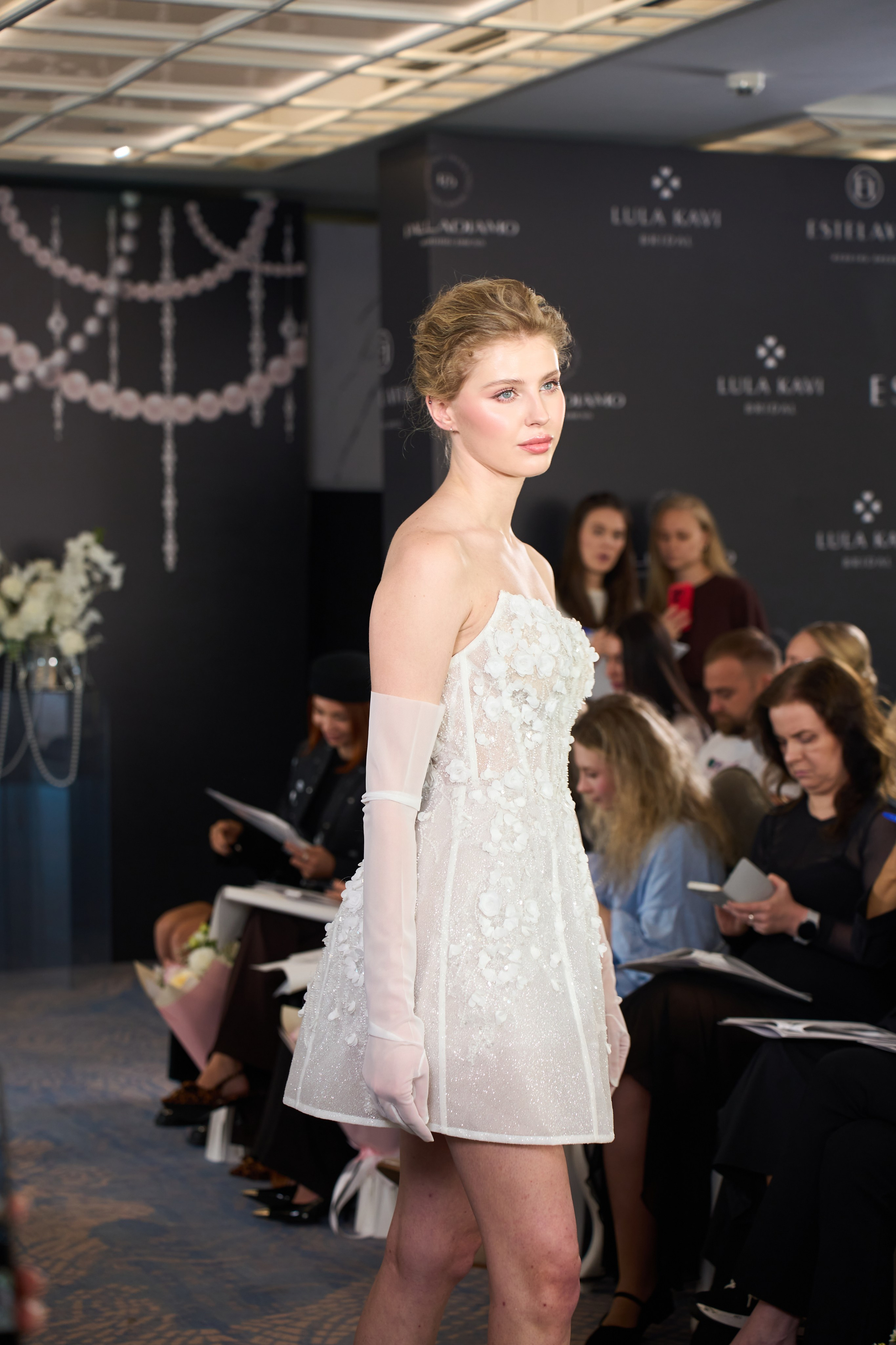 Репортажный фотограф. Показ свадебных платьев в Москве. Репортажный фотограф в Москве Вадим Галанин