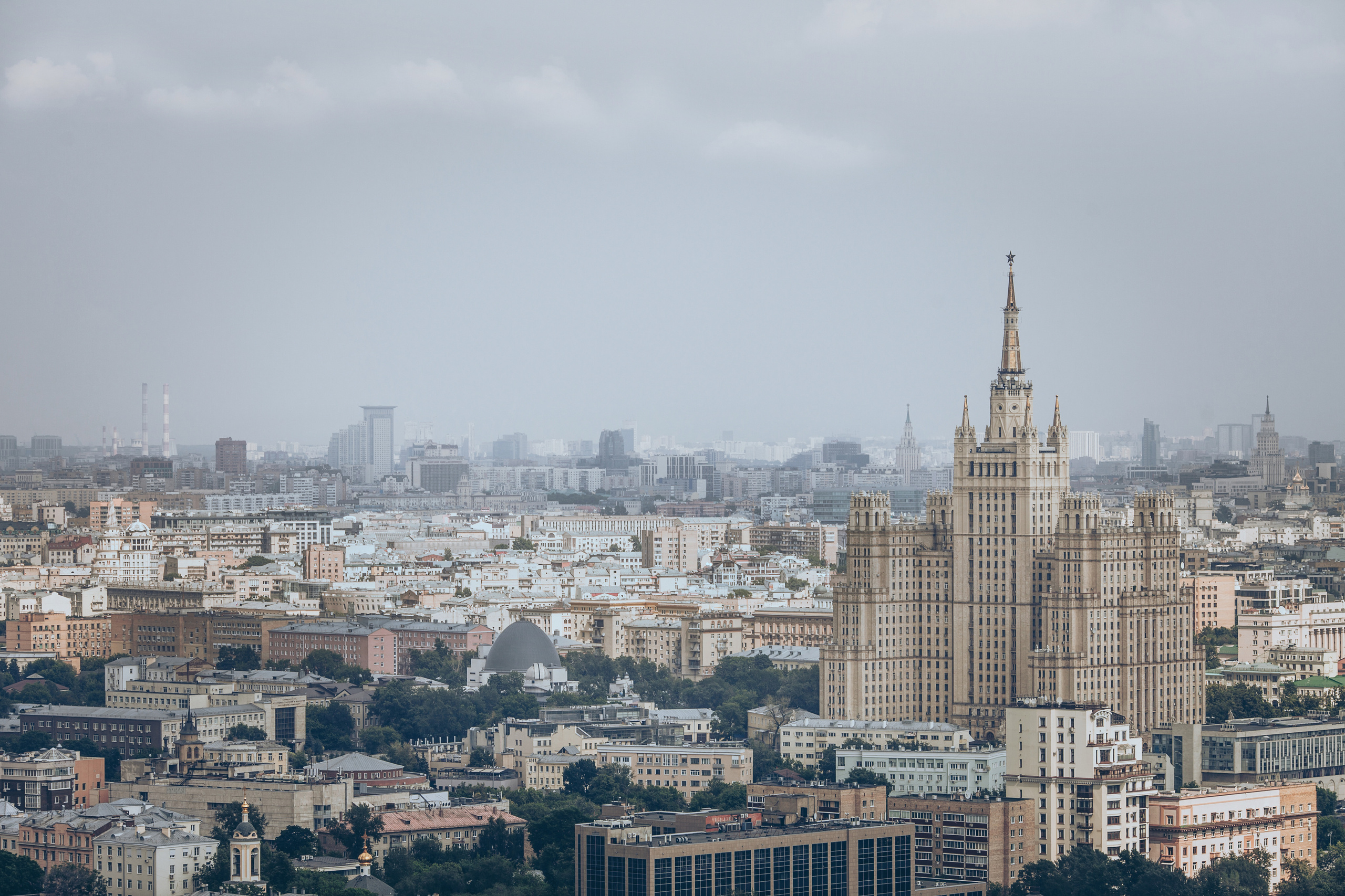 Ксюша и Александр. Свадебная прогулка в центре Москвы. Семейный фотограф в Москве Наталья Чуб, заказать Фотокнигу