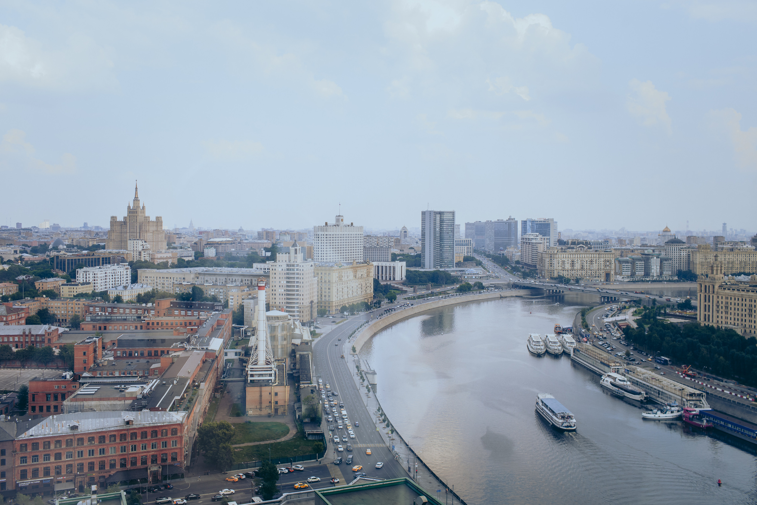 Ксюша и Александр. Свадебная прогулка в центре Москвы. Семейный фотограф в Москве Наталья Чуб, заказать Фотокнигу