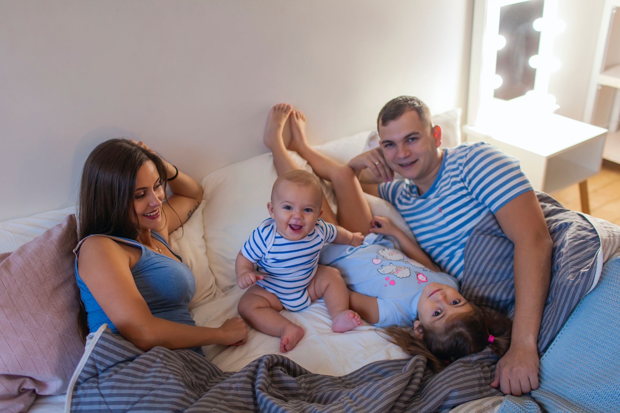 Семейная съемка в студии Mimika. Семейный фотограф в Москве Наталья Чуб, заказать Фотокнигу