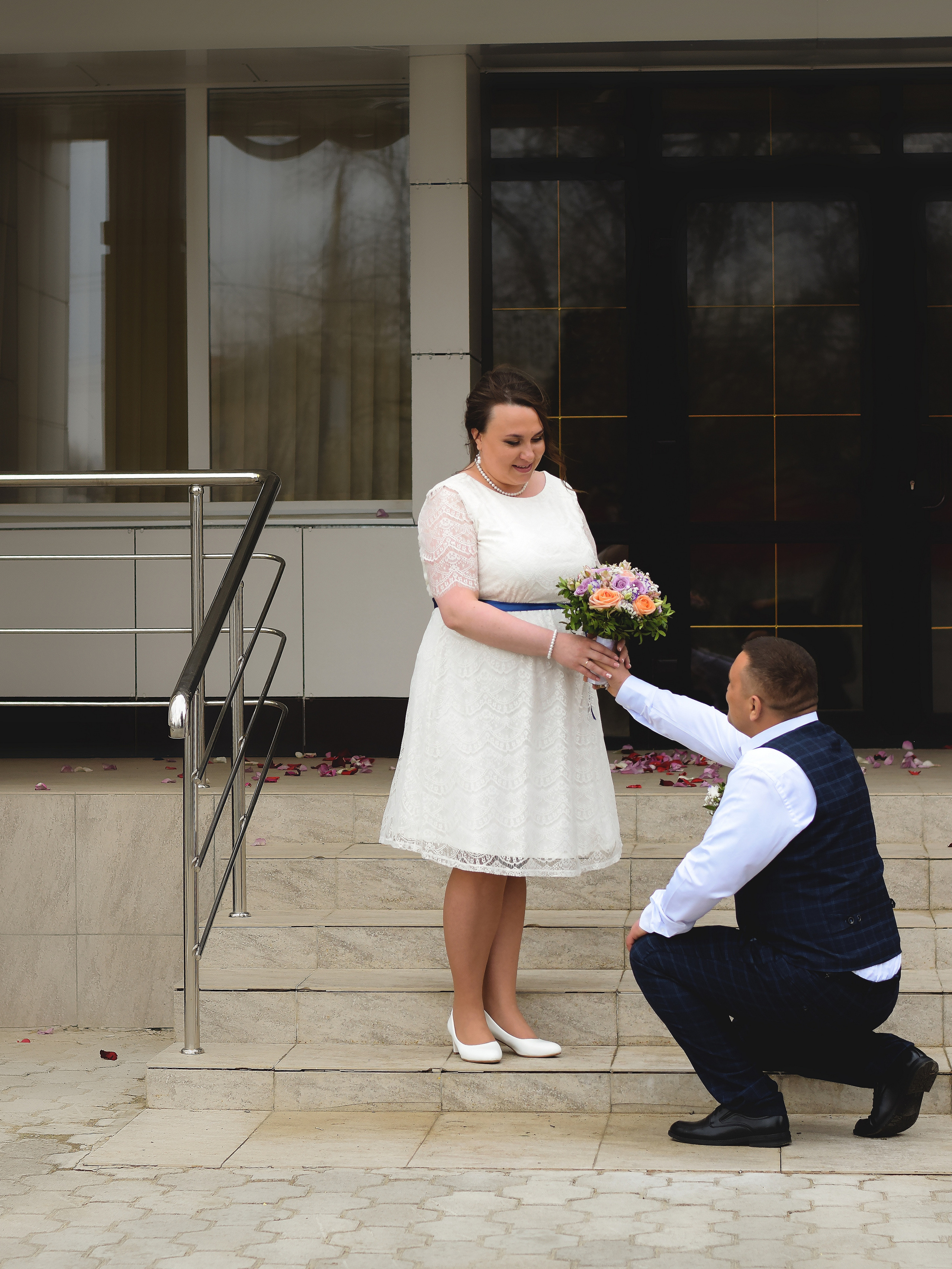 Леся и Сергей. Небольшая фотосессия около ЗАГСа г. Щекино. Семейный фотограф Щёкино, Тула. От 5000р