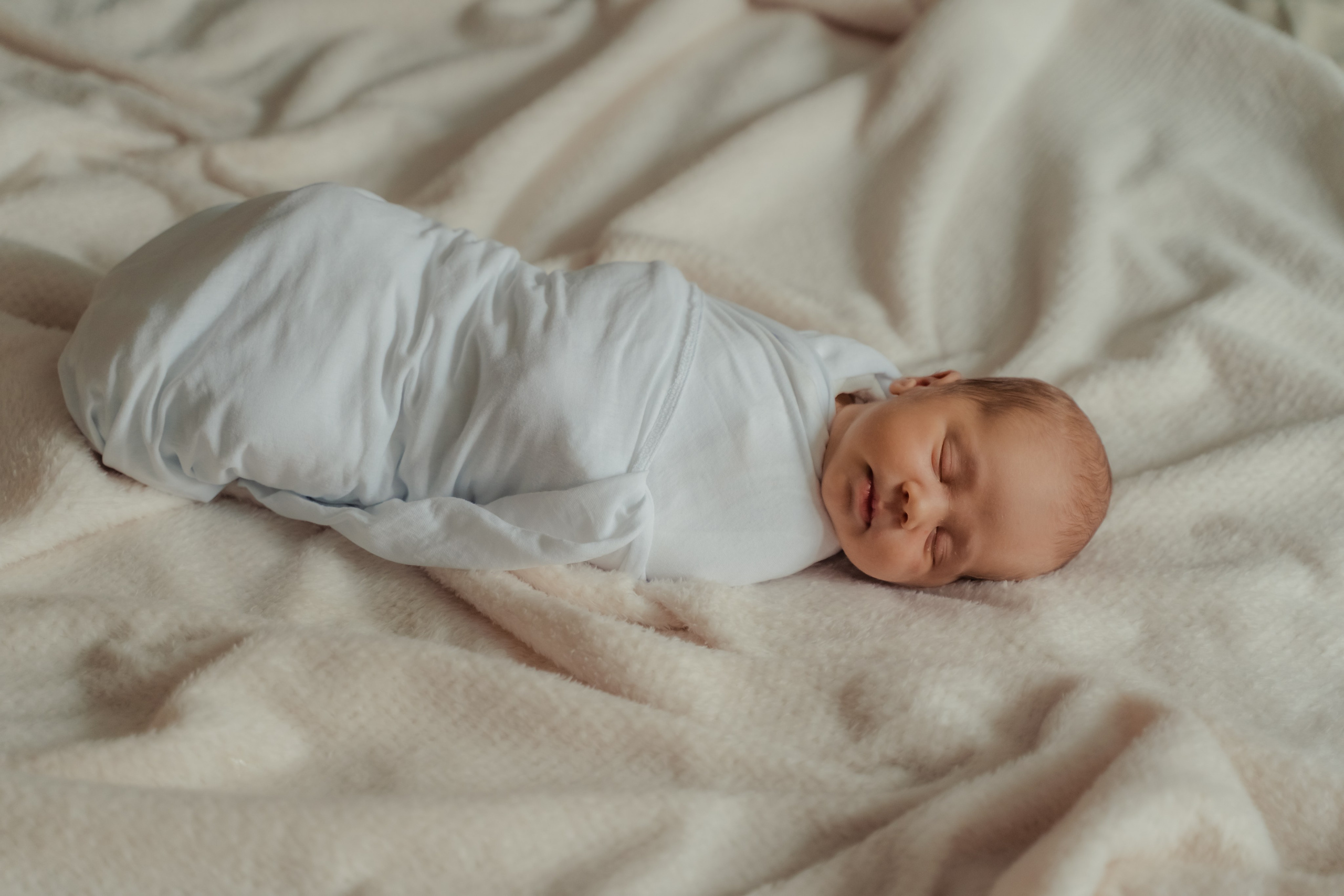 Фотосъемка новорожденного в минималистичном стиле