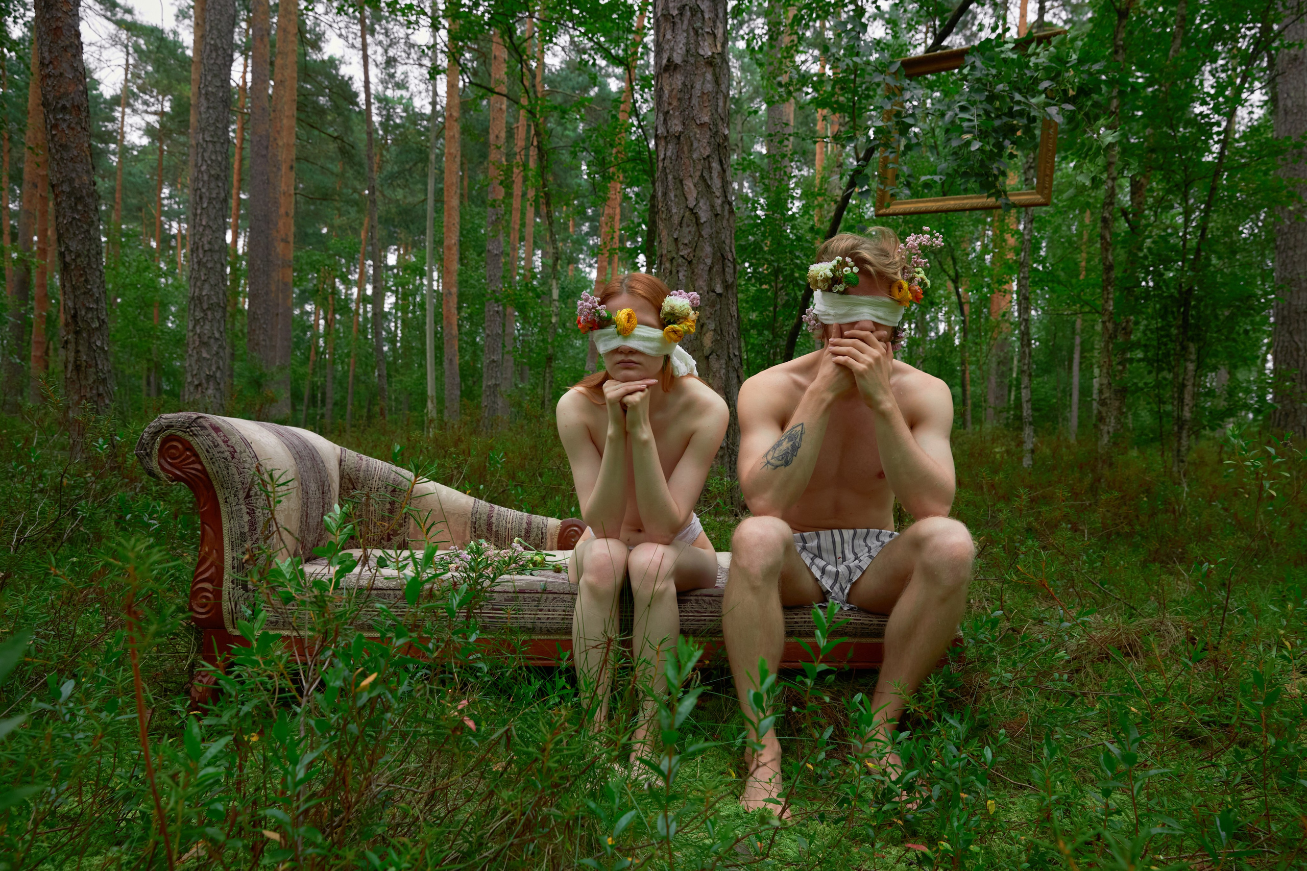 Abstract nude female portrait in soft natural light. Focus on form, emotion, and quiet absence. An intimate fine-art nude exploring the space between presence and disappearance. Shot in ambient light with minimalist aesthetic. Размытая ню-композиция. Женское тело в состоянии покоя, абстракция. Минималистичный кадр фрагмента женского тела в контрастном свете. Художественная ню-фотография, игра текстур. Художественный портрет обнажённой женщины. Светлая сцена, ню-фотография, атмосфера статуи и тишины. Ню в тёплом освещении, женская фигура в статичной позе. Художественное изображение тела, текстуры и свет. фотограф ню. art nude photography photographer