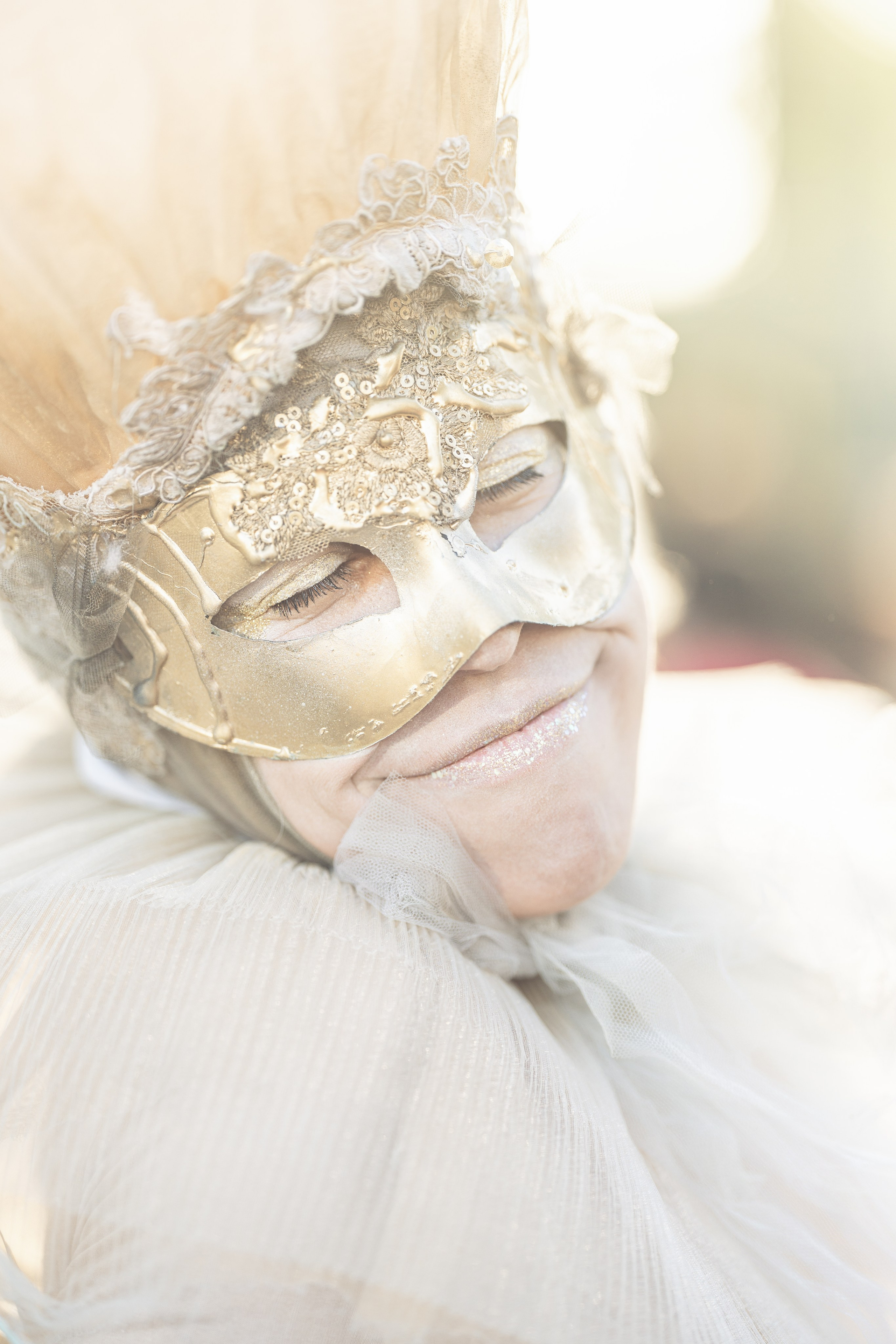 Портретная фотосессияСемейная фотосессияДетская фотосессияЛюбовная/Love-story фотосессияСвадебная фотосессияФотосессия для помолвкиПрофессиональный/деловой портретРекламная/коммерческая фотосессияФотосессия продукции (товары)Фотосессия моды (fashion)Бьюти-съемка (красота, макро-детали лица)Фотосессия lifestyle (повседневная жизнь, атмосфера)Фотосессия в полёте/авиационная (иногда отдельно как аэросъемка)Пейзажная/ландшафтная фотосессияАрхитектурная фотосессияАнфас/студийная фотосессияНю-фотосессия (с оговорками об этике и согласии)Фотосессия для артистов/музыкантовФотосессия для блогеров и инфлюенсеровФотосессия в стиле ретро/винтажЭко- и концептуальная съемка (арт-иллюстративная)Фотосессия для мероприятий (часто как репортажная)Aerial/дрон-съемка (в сочетании с портретной или пейзажной частью)Инфографическая/презентационная фотосессия (для презентаций и каталогов)