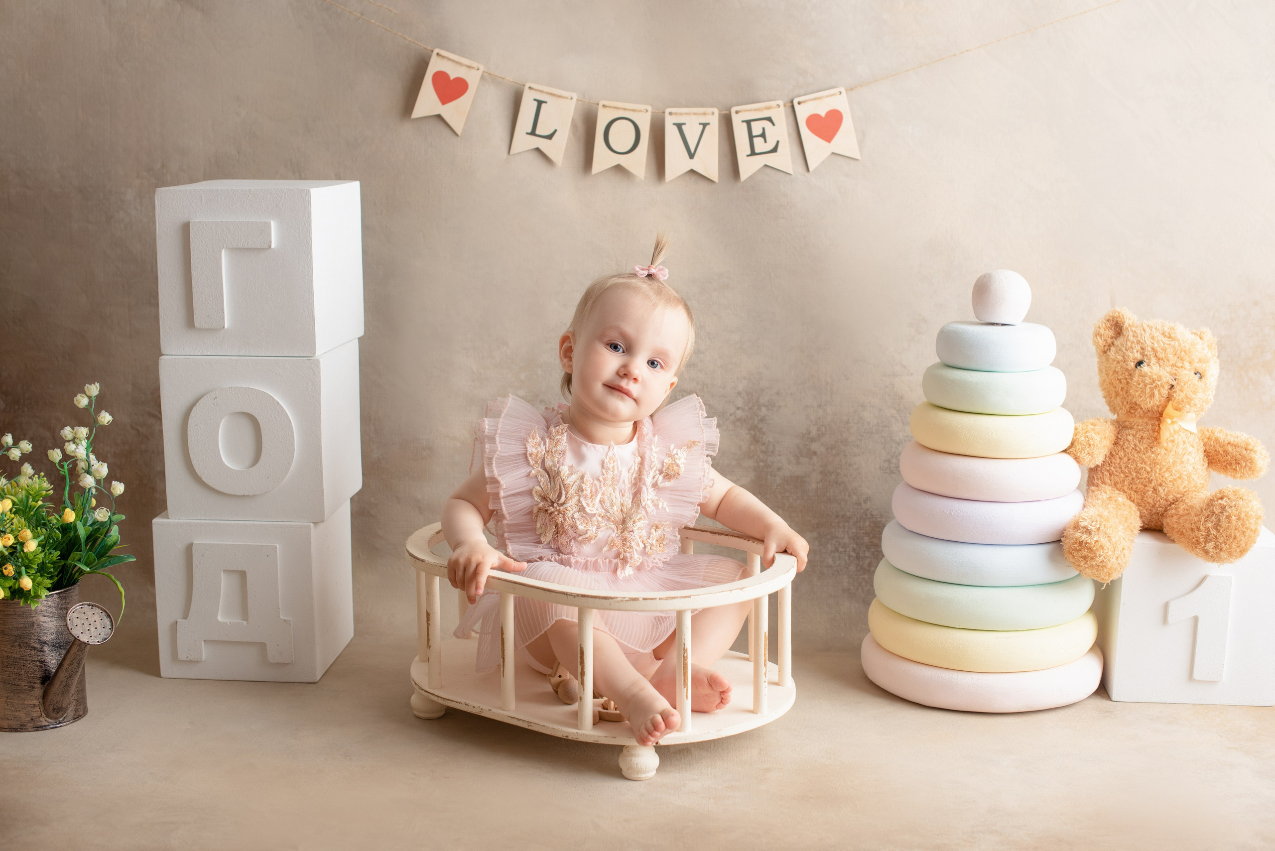 Доп. фотозоны на годики с шарами. Фотограф Новорожденных во Владивостоке Ольга Галаницкая