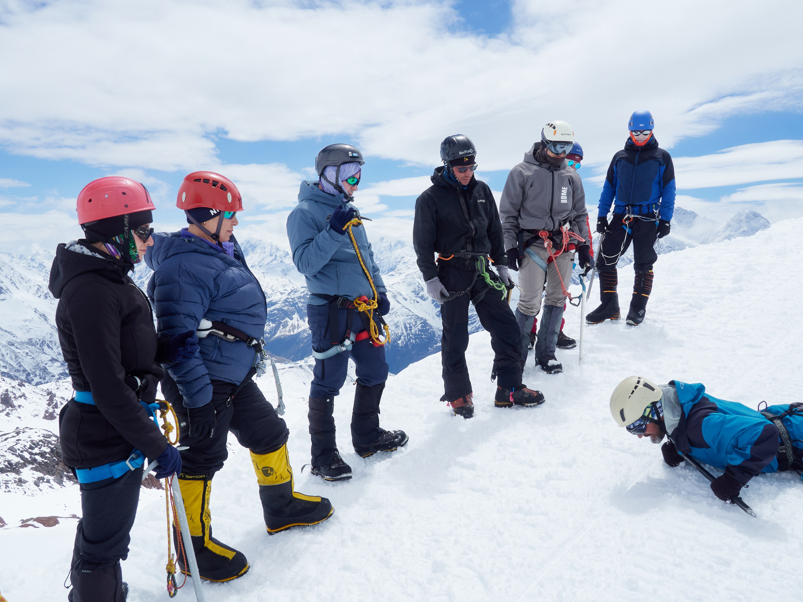 Снежно-ледовые занятия на высоте 3750. Горный, высотный Фотограф на Эльбрусе Георгий