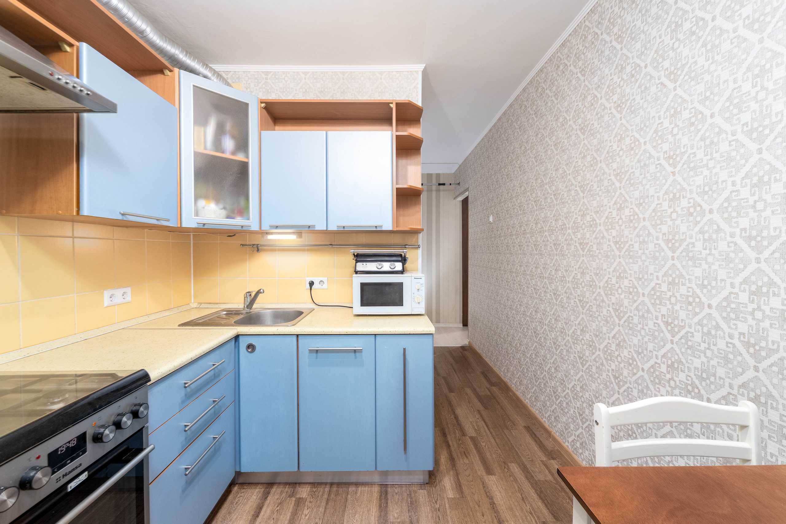 Фотограф Sakavita Media - фото интерьера кухни в однокомнатной квартире в Минске