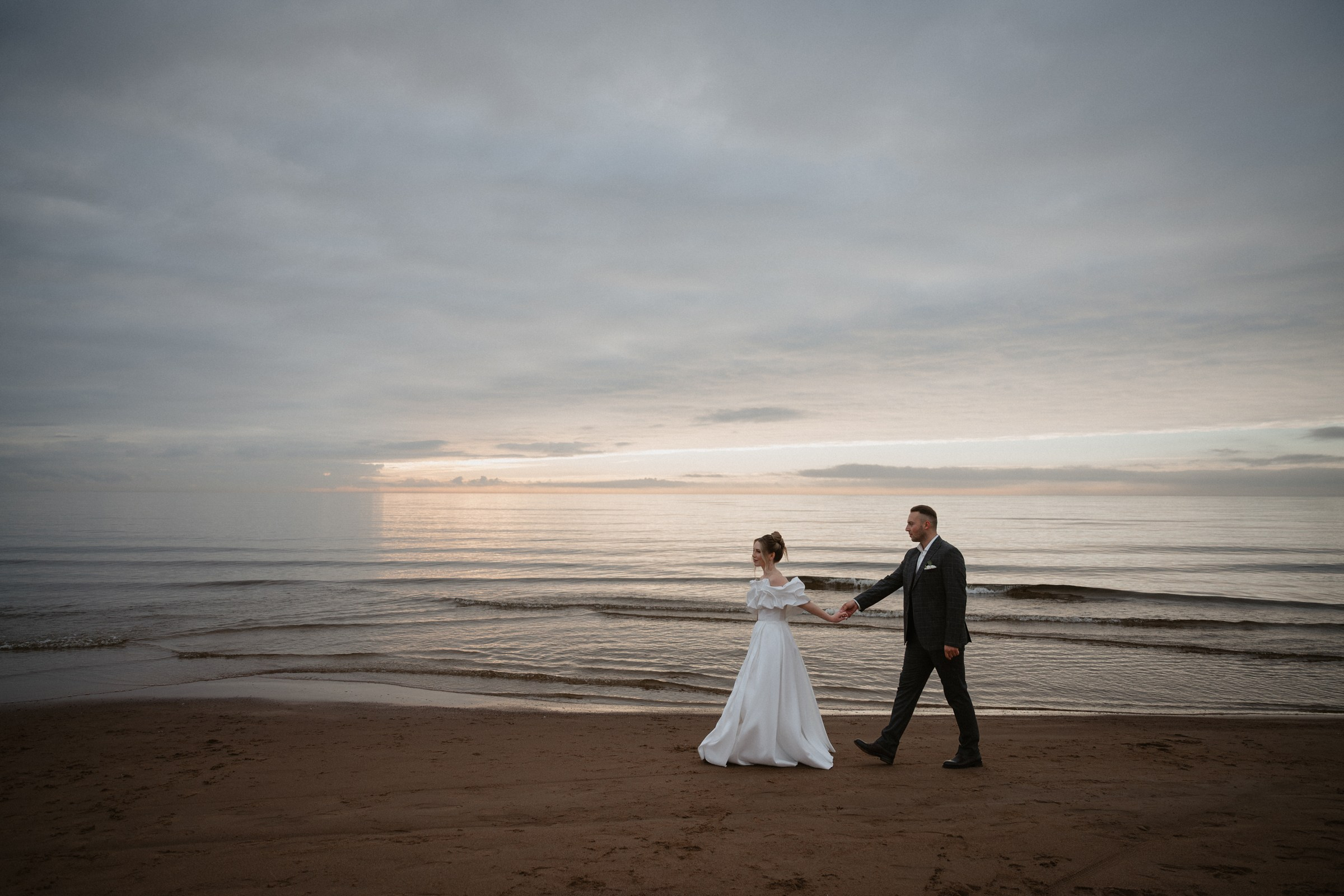 свадебная фотосессия на берегу Финского залива