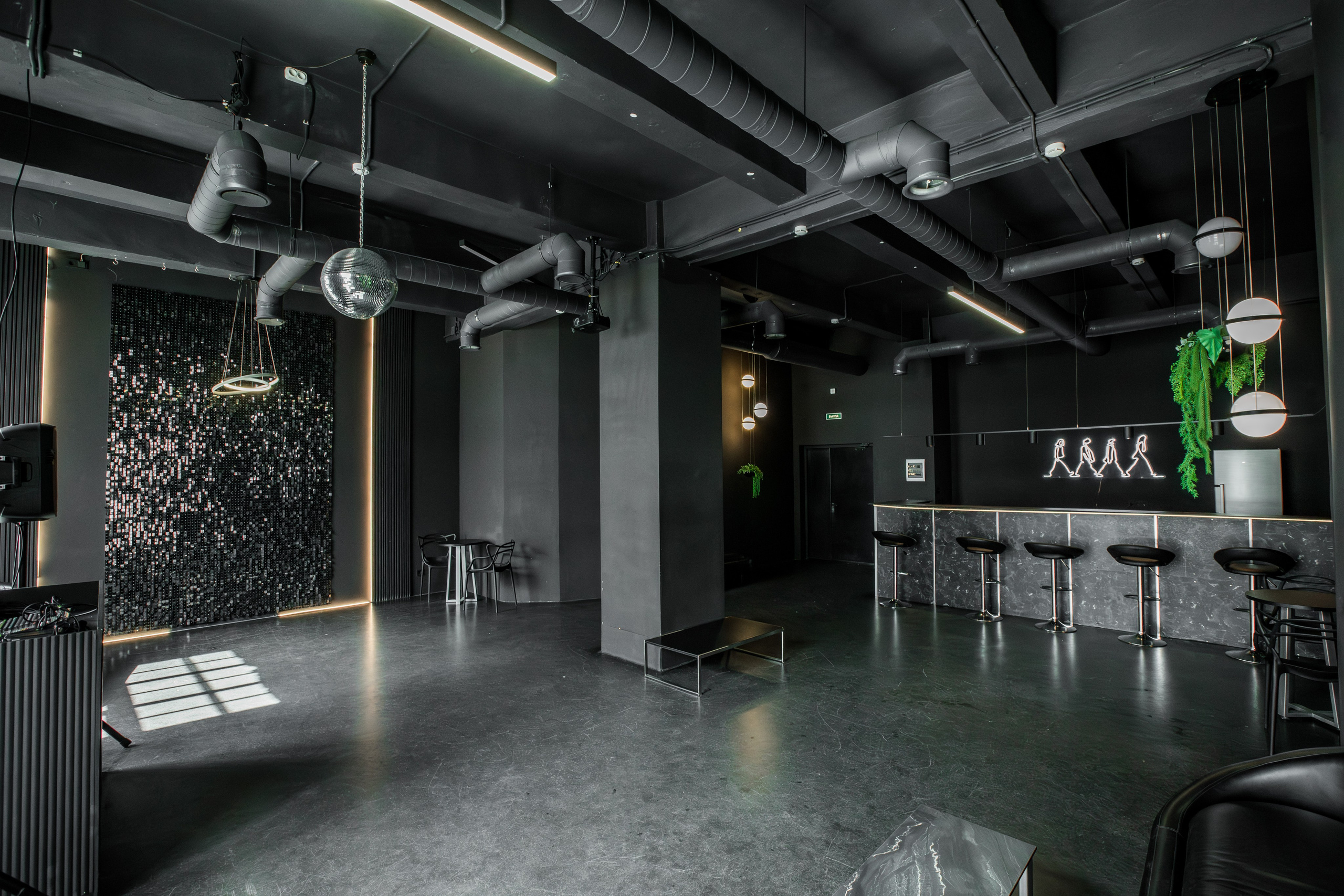 Mr. Black (лето). Аренда лофта в СПб для мероприятий