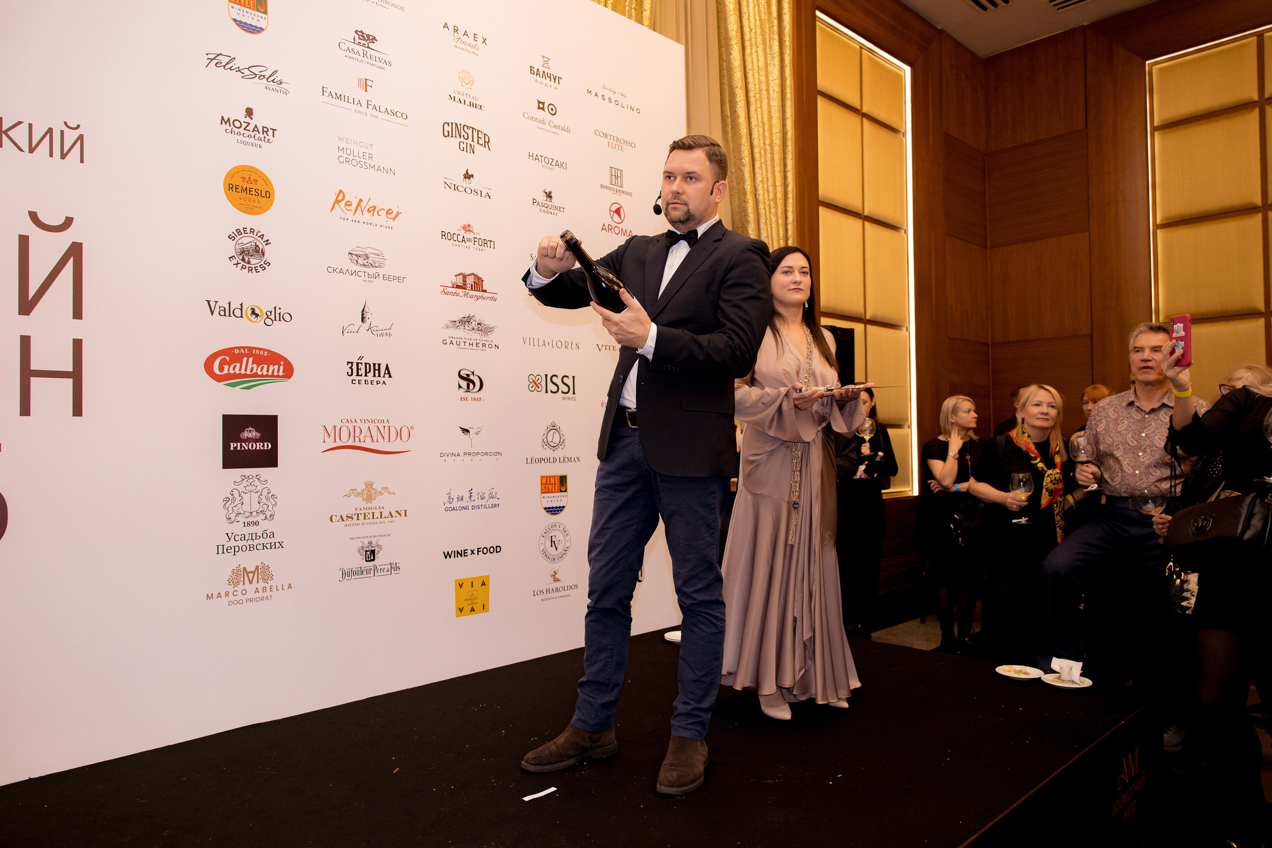 Репортажная фото- и видеосъемка Винного салона «Ароматный мир» в СПб