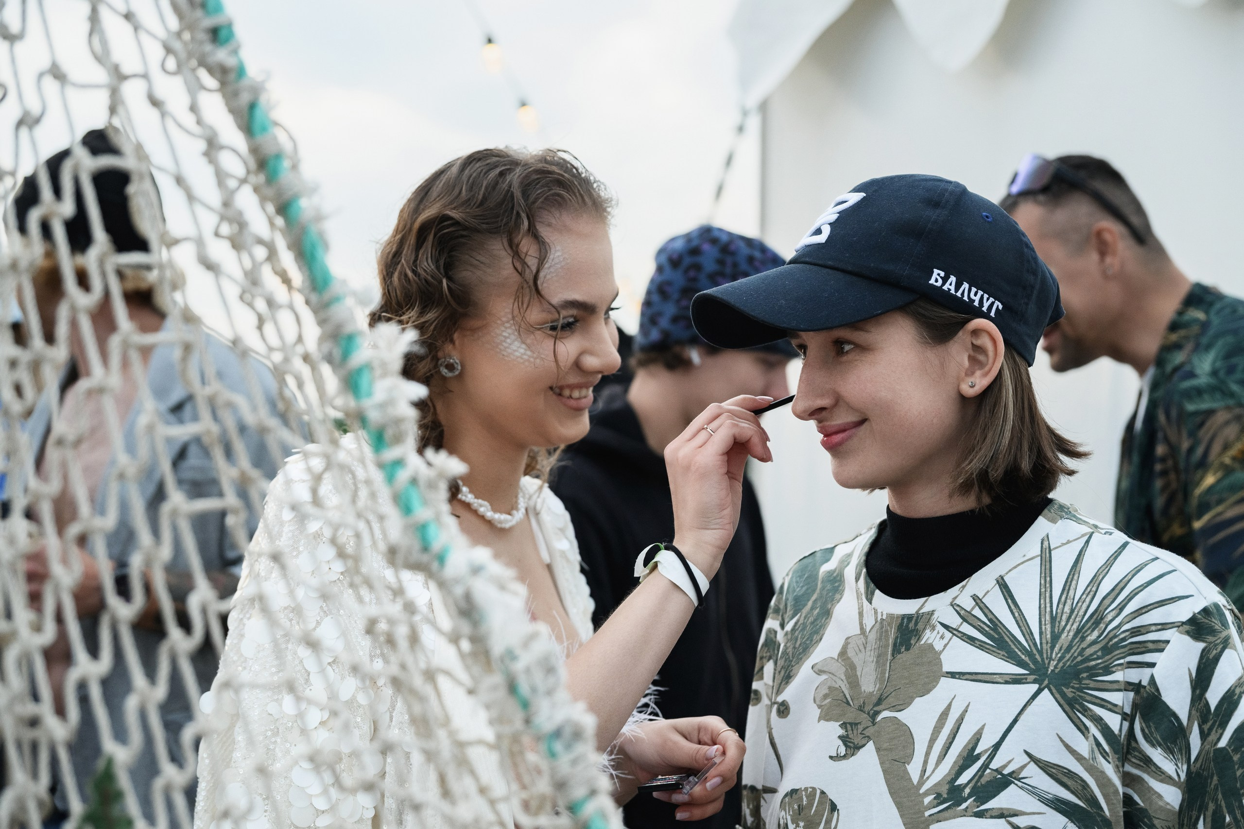 Фотосъемка вечеринки на берегу океана в Петропавловске-Камчатском. Вечерняя вечеринка с друзьями на берегу Тихого океана в Петропавловске-Камчатском. Яркие эмоции и закатные фото с вечеринки у океана в Петропавловске-Камчатском. Профессиональная съемка вечеринок на побережье в Петропавловске-Камчатском. Стоимость фотосъемки вечеринки на океане в Петропавловске-Камчатском.