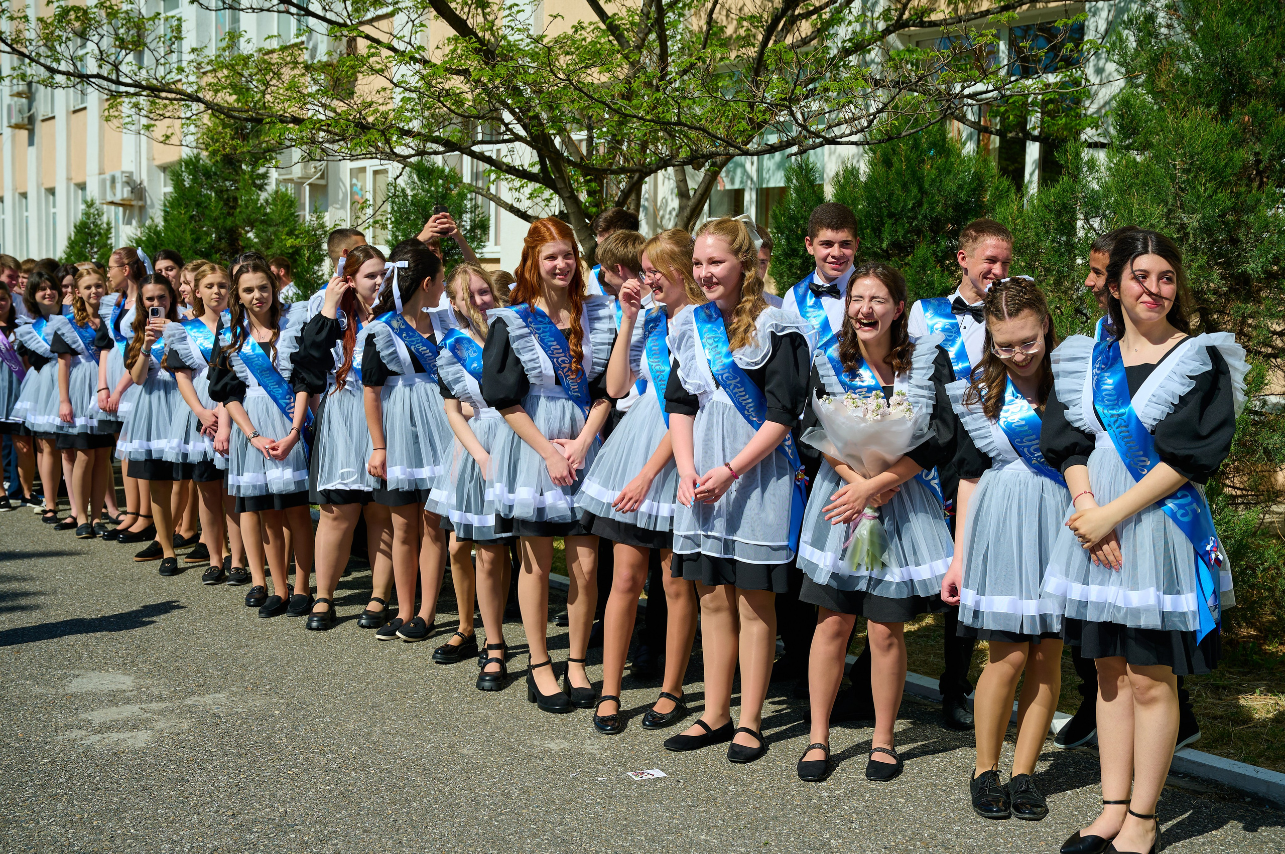 Последний звонок 2025. Жизнь курорта Кабардинка в фотографиях