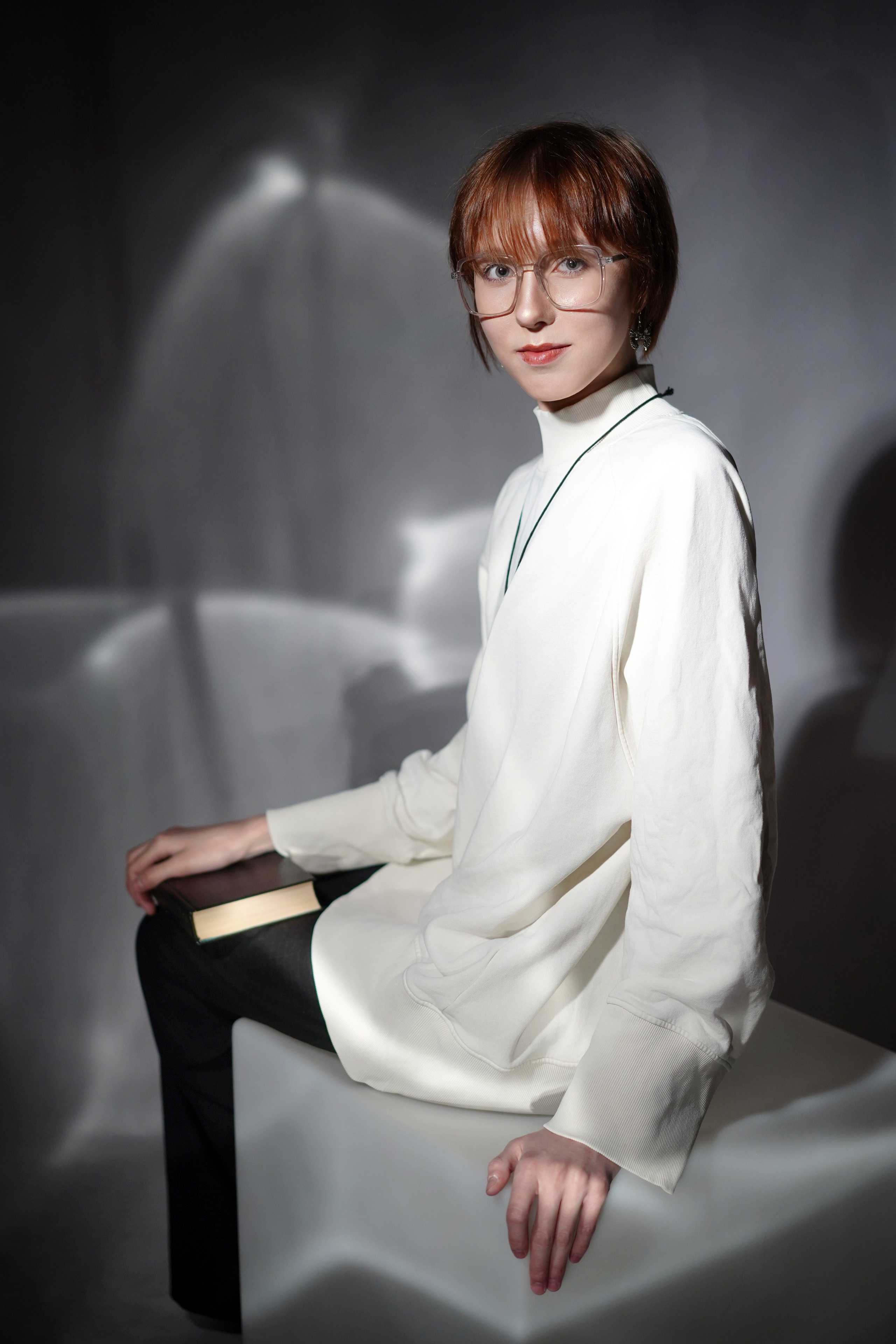 Стиль портрета в студии. GOTRA — выпускные альбомы в Тюмени