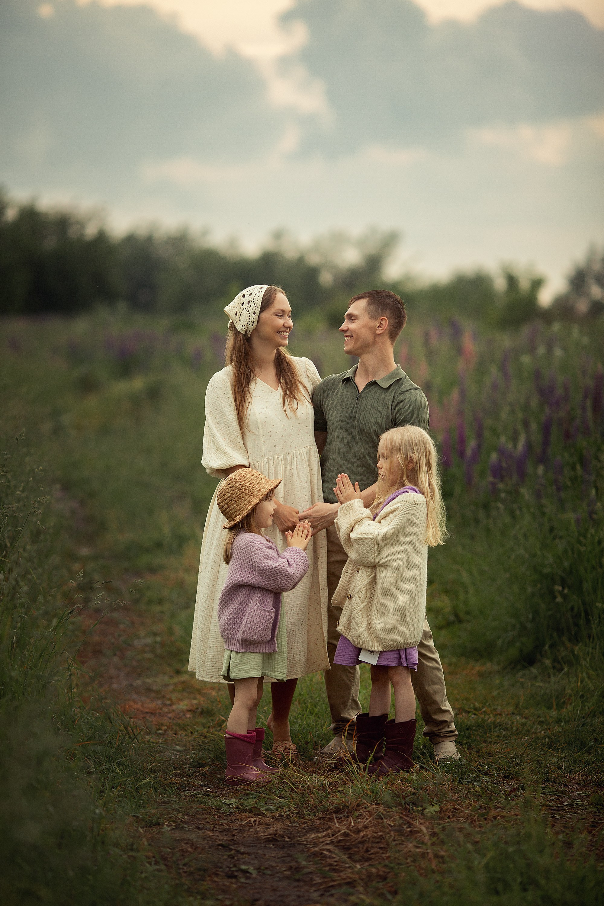 Семейная Фотосессия в люпиновом поле. Tatyana Nadezhdina Family photographer