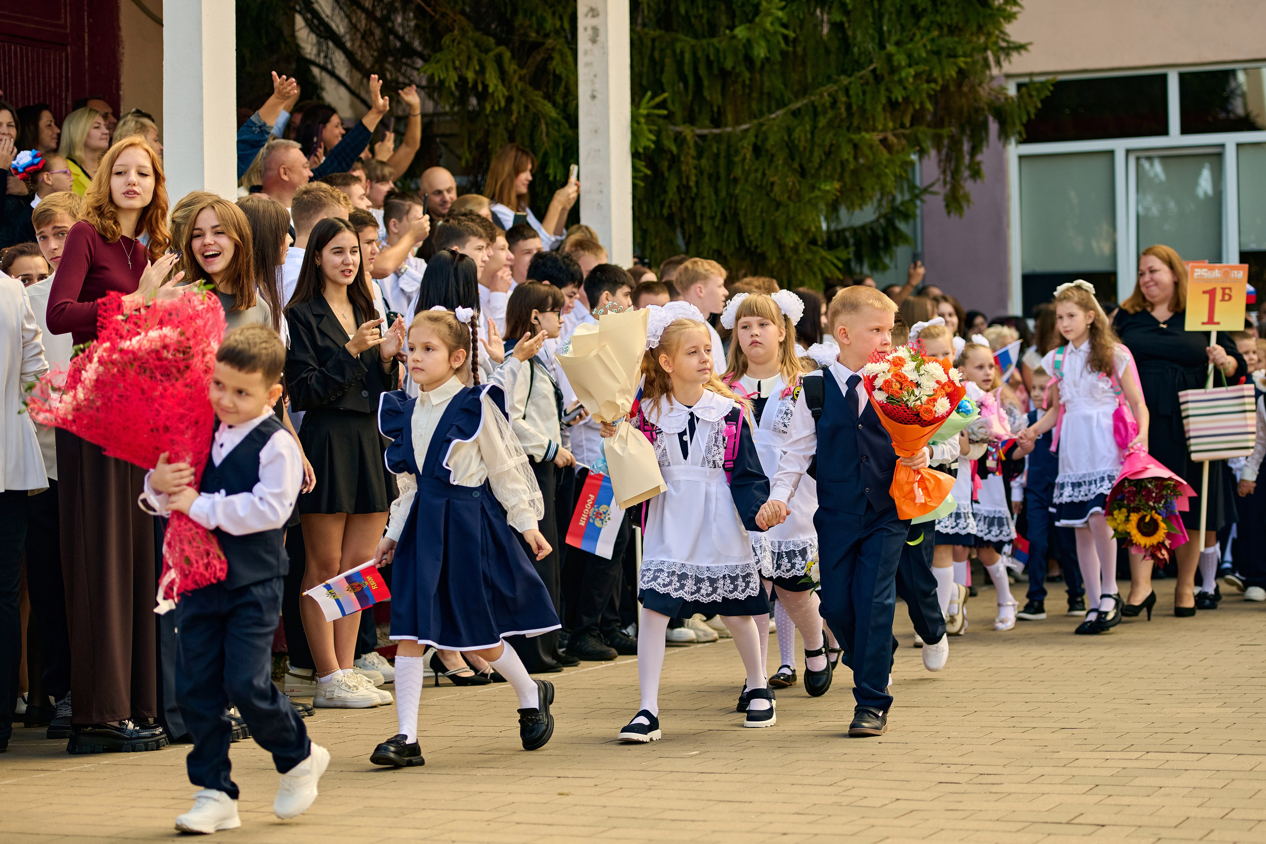 1 сентября в ЦО№ 25. Школьный фотограф в Туле Владимир Греков. Выпускные альбомы