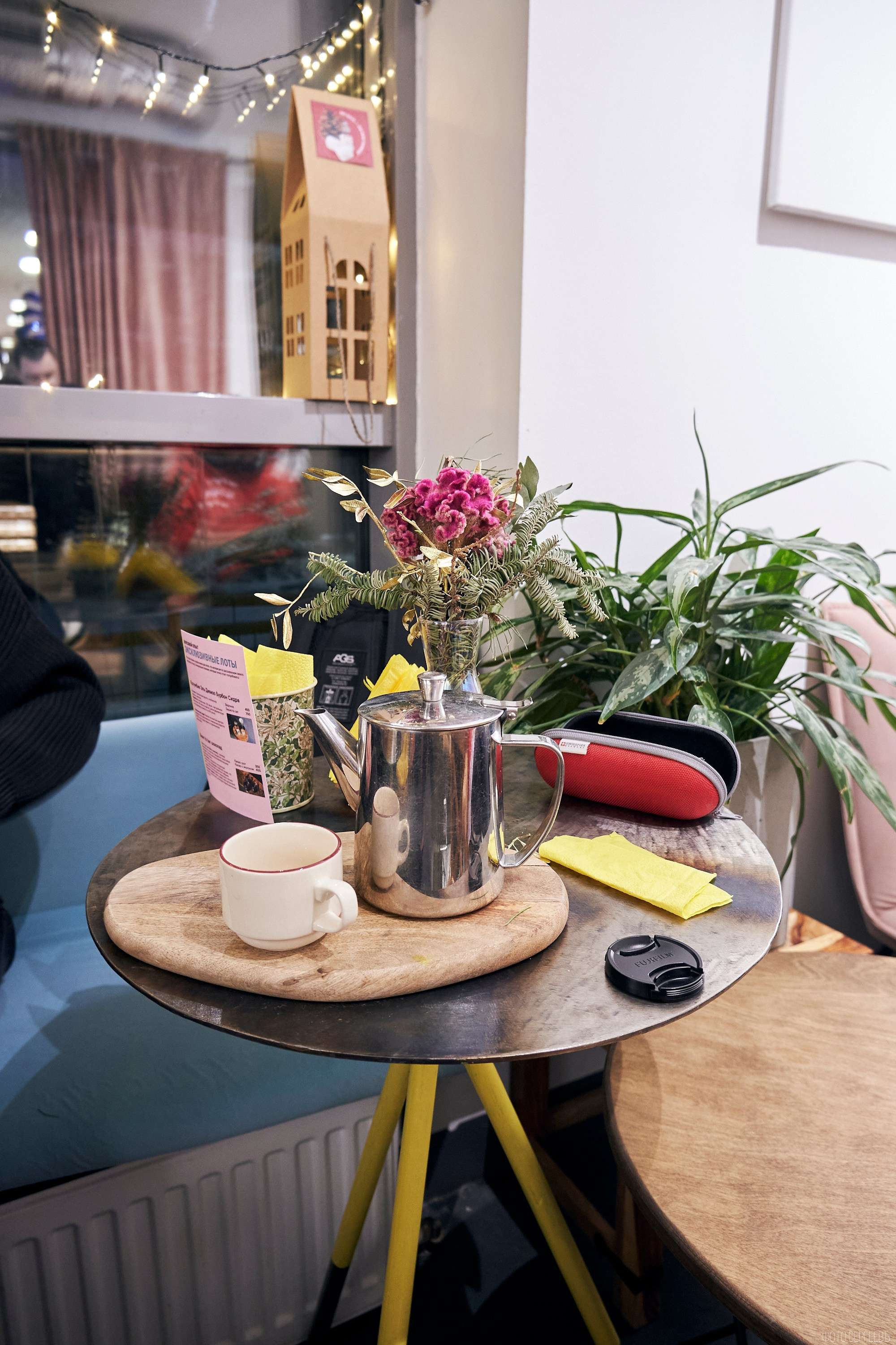 Кутята Coffee Shop. Фотографъ Сергѣевъ. Поймать мгновеніе