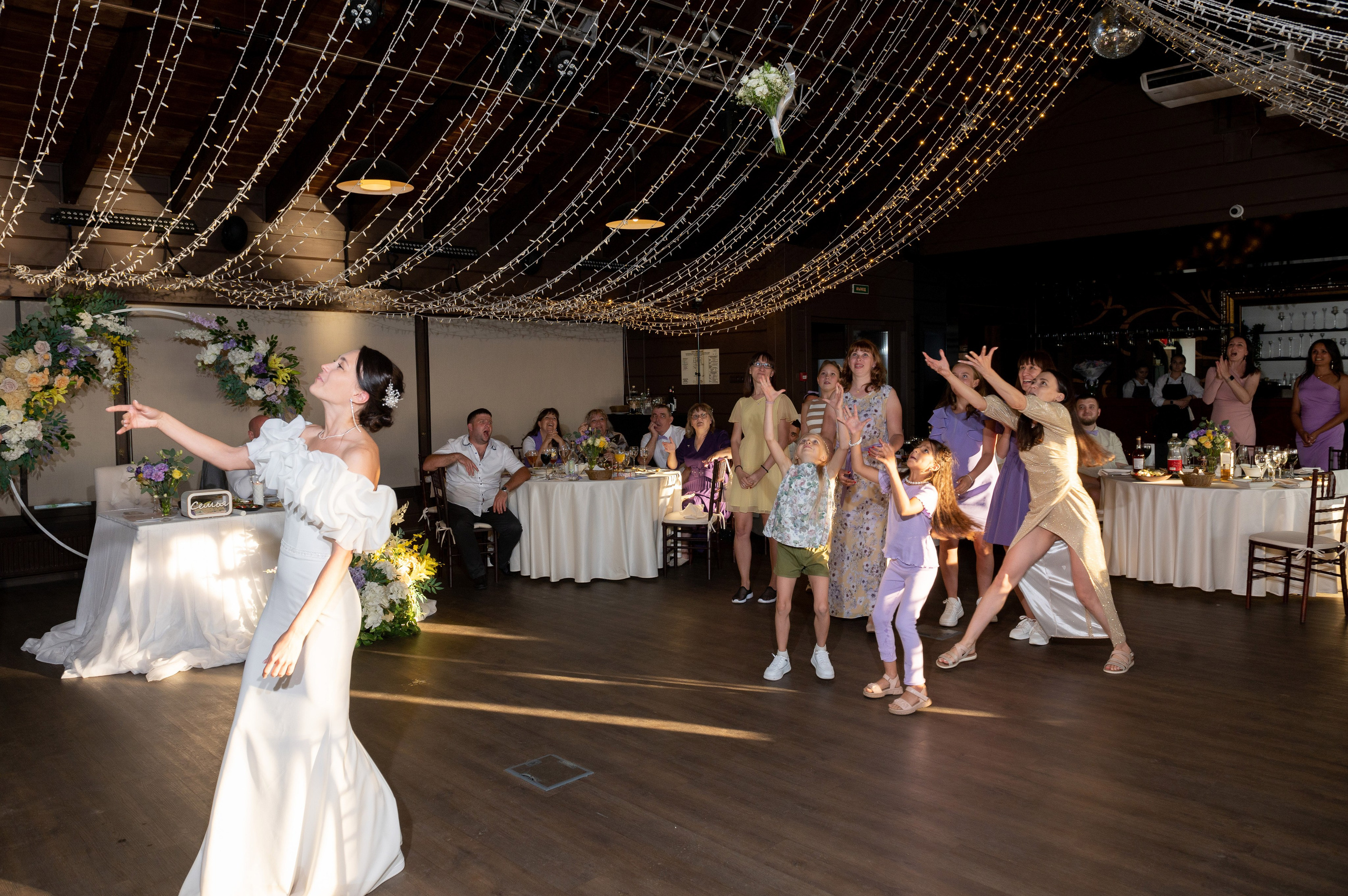 Летняя свадьба В Санкт-Петербурге и красивой выездной регистрацией Даши и Саши. Воздушная свадебная фотосессия в Петербурге. Портретный, семейный и свадебный фотограф в Санкт-Петербурге и в Пушкине Ширяев Денис