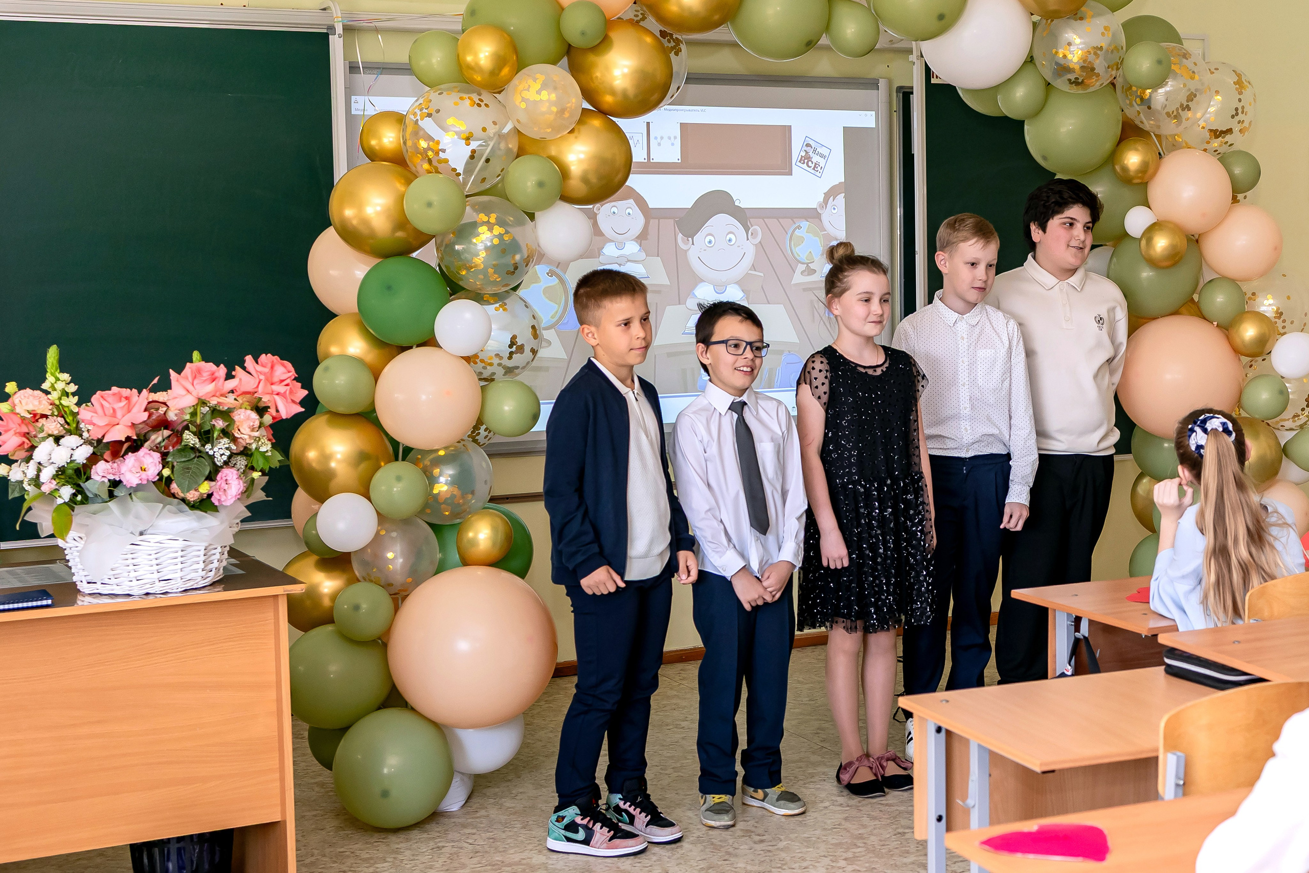 Выпускной в начальной школе в классе. Фотограф и видеограф Москва. Свадебный фотограф, видеограф. Выпускные альбомы. Оживающие альбомы