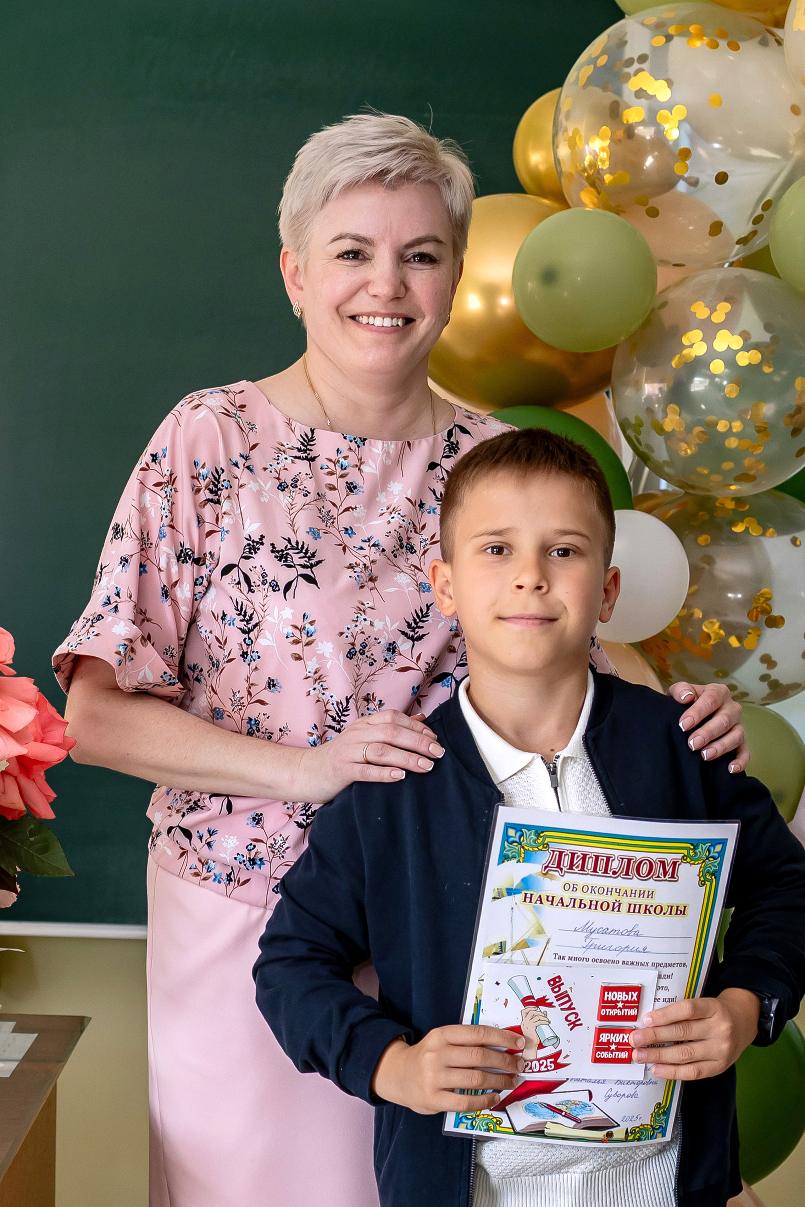 Выпускной в начальной школе в классе. Фотограф и видеограф Москва. Свадебный фотограф, видеограф. Выпускные альбомы. Оживающие альбомы