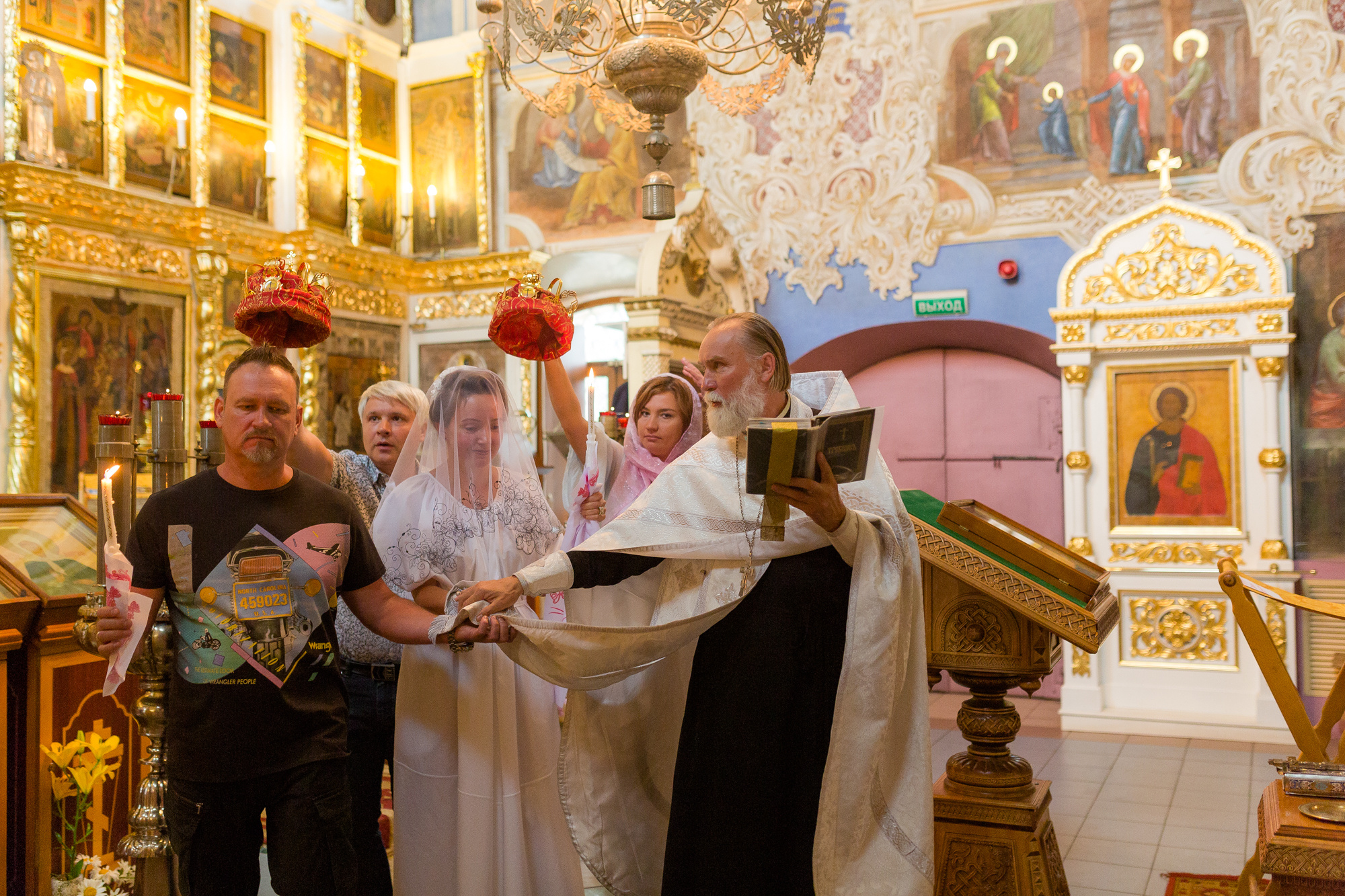 Фото венчания в церкви в Ярославле. Фотограф в Ярославле | Фотосессия, фото-видео съемка