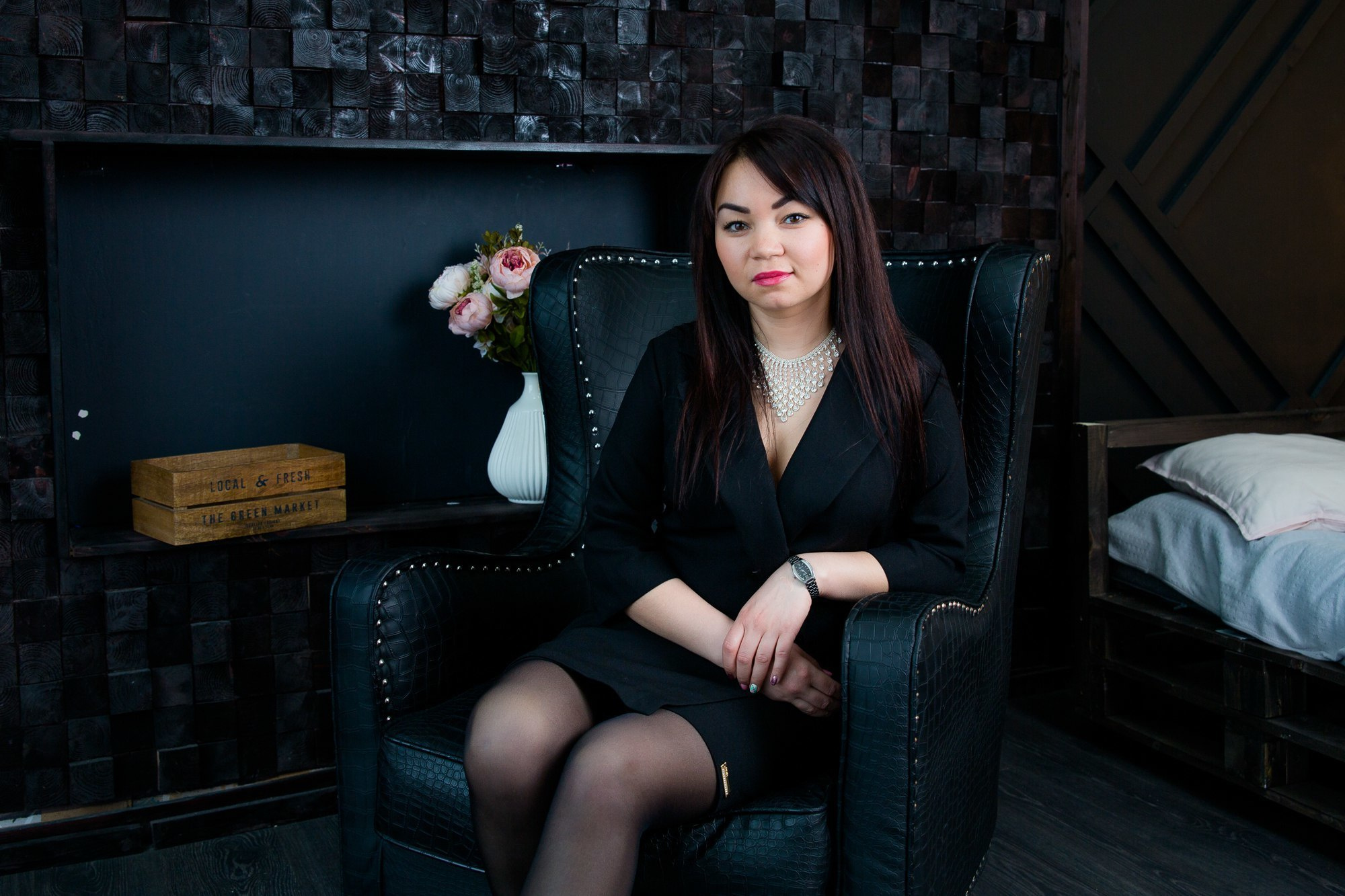 Фотосессия девушки в интерьерной студии. Фотограф в Ярославле | Фотосессия, фото-видео съемка