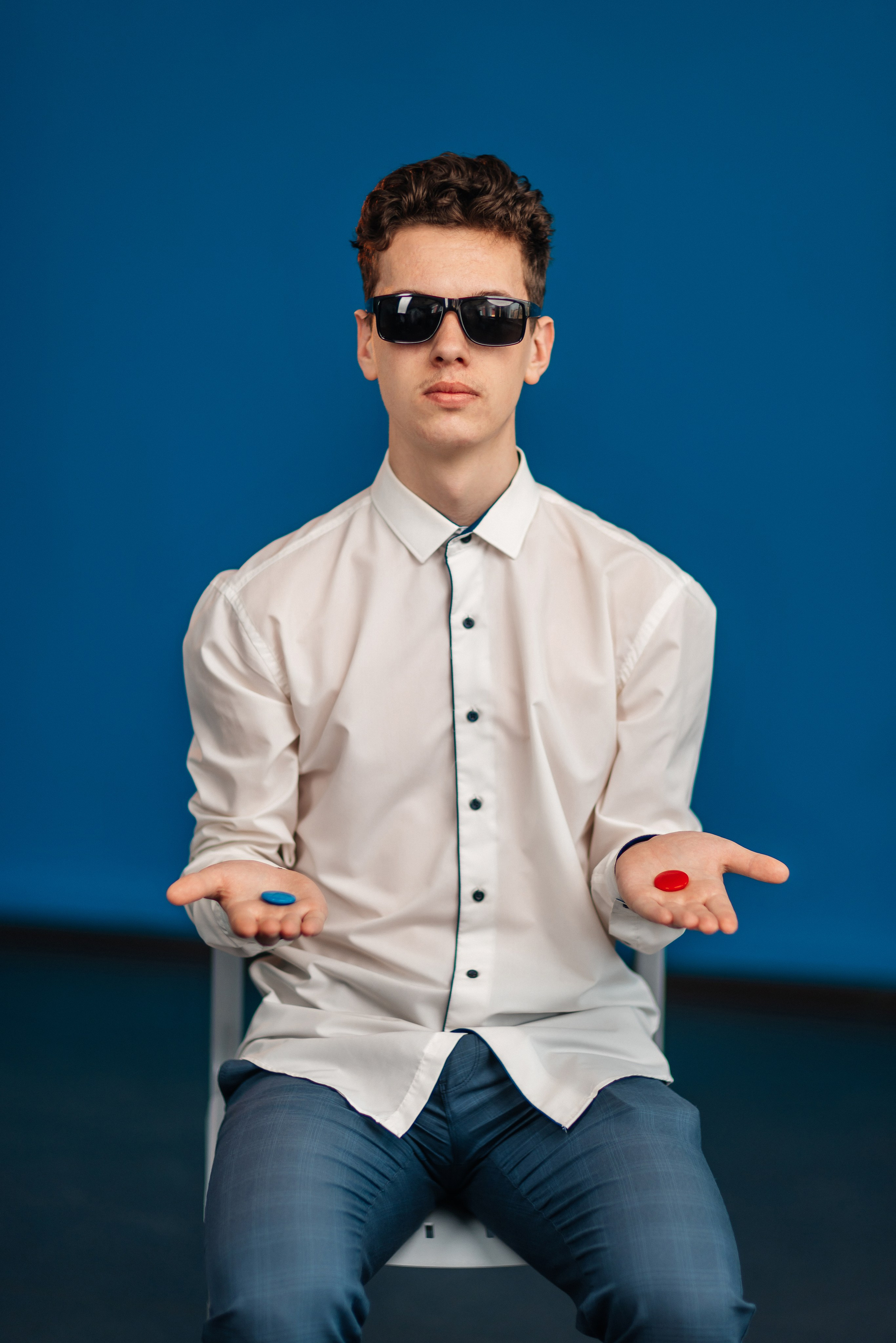 Портрет парня в очках