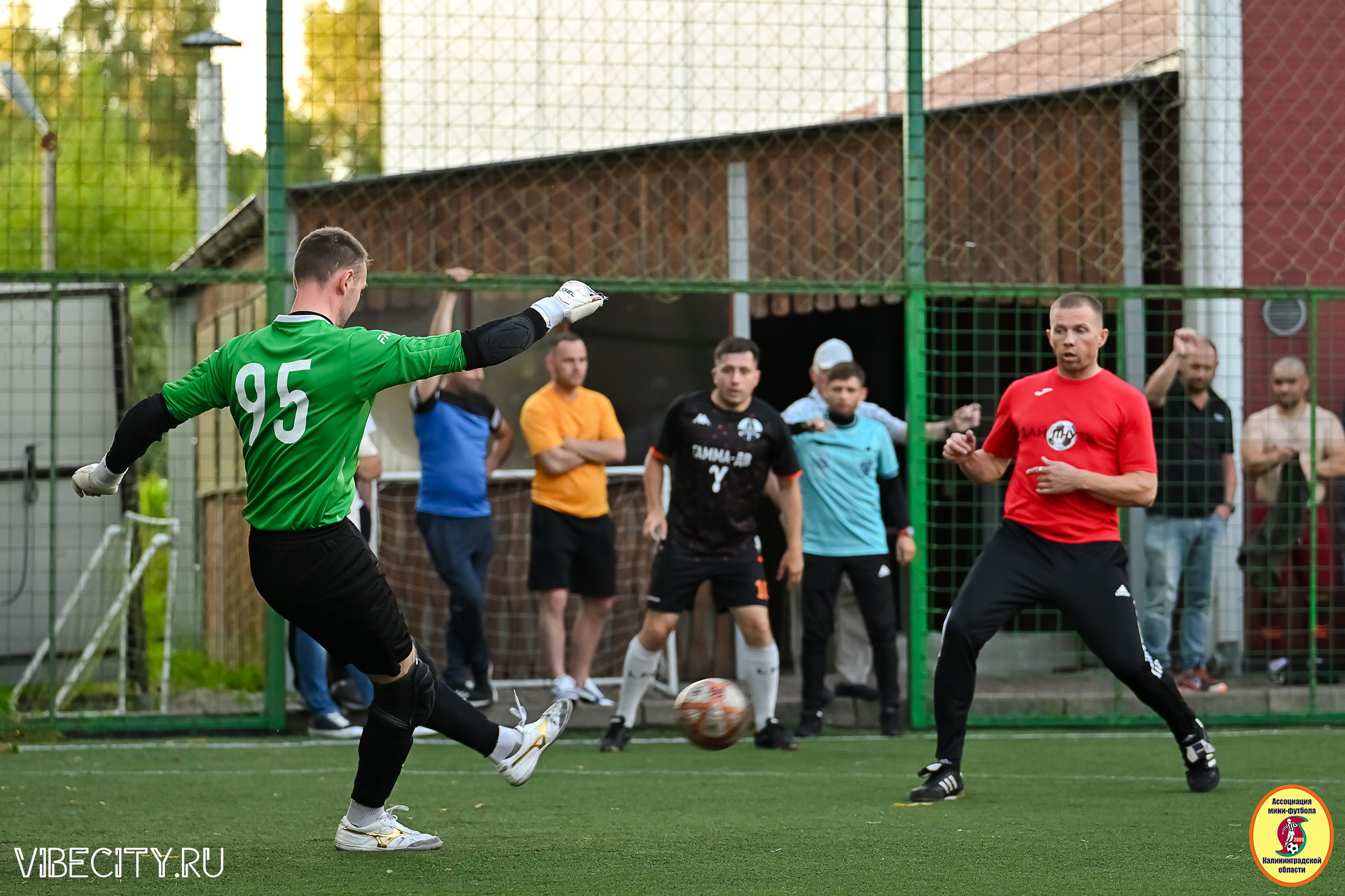 ИГРЫ МИНИ-ФУТБОЛЬНОЙ И КОРПОРАТИВНОЙ ЛИГИ. VIBECITY.RU Вайб Сити Ру Фоторепортажи Фотоотчеты Калининград