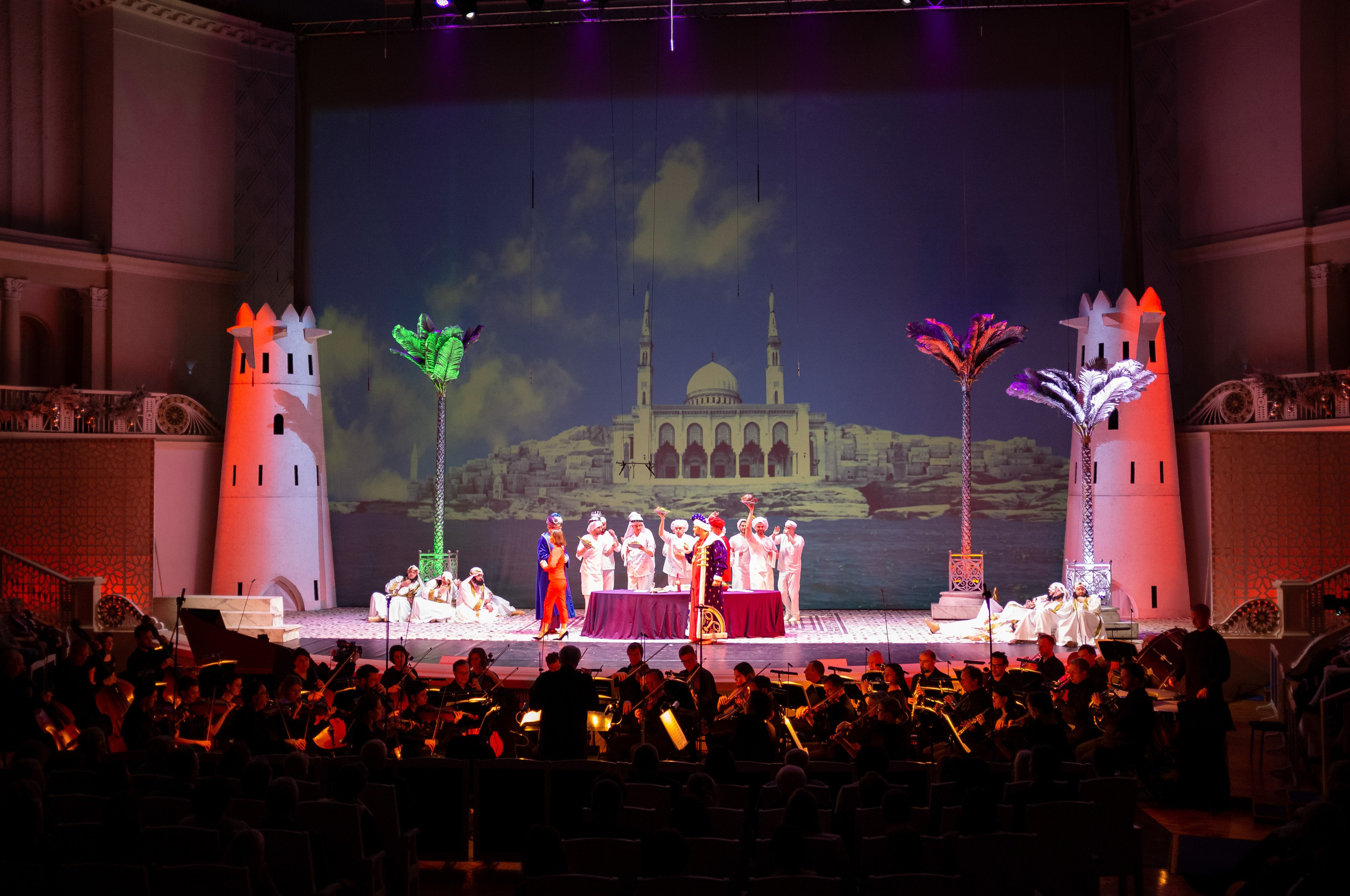 Новогодний вечер. Итальянка в Алжире. Искусство фотографии. Мария Осокина