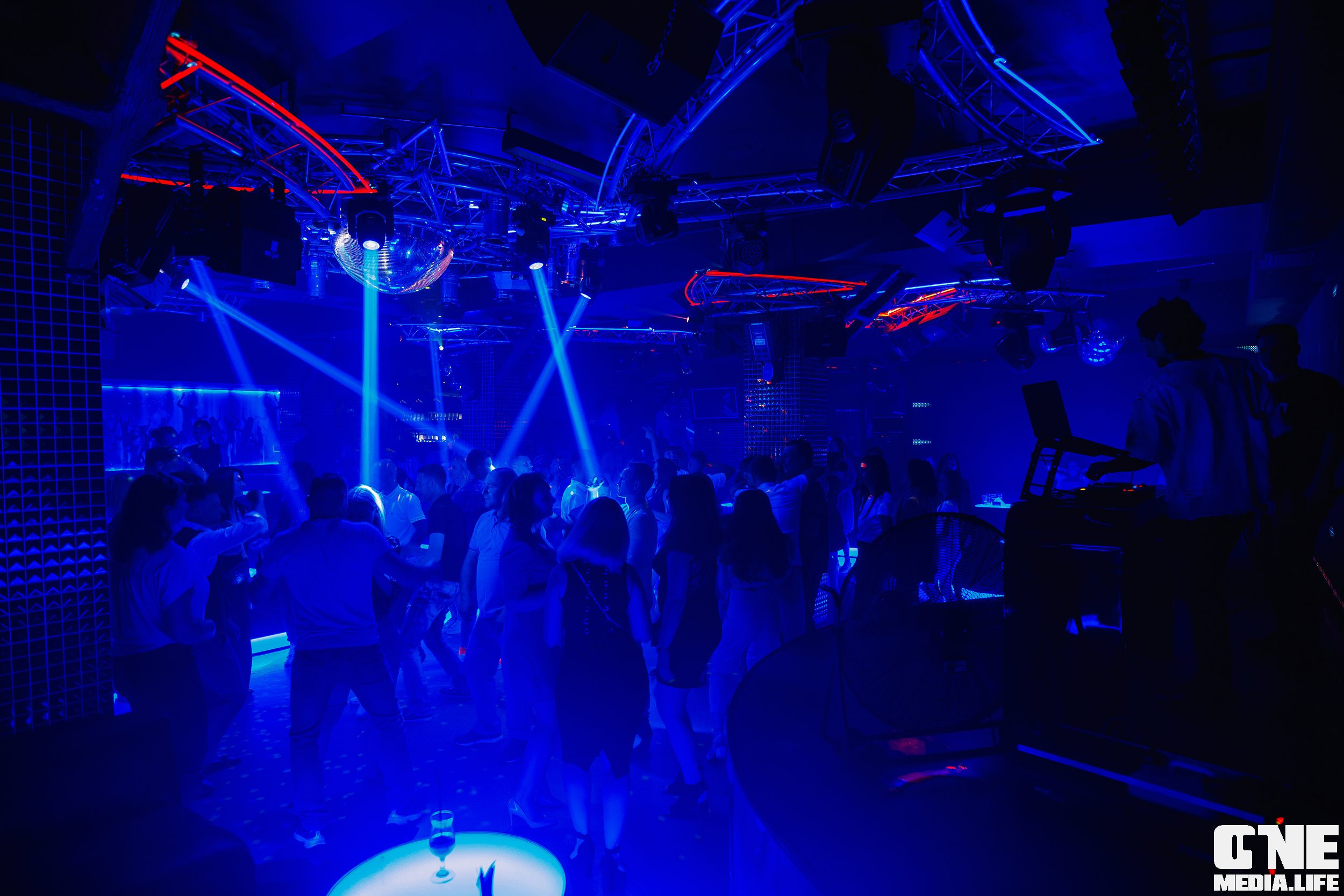 Фотоотчет из ночного клуба Планета. One Media Life: фоторепортажи, фотоотчеты с мероприятий и заведений