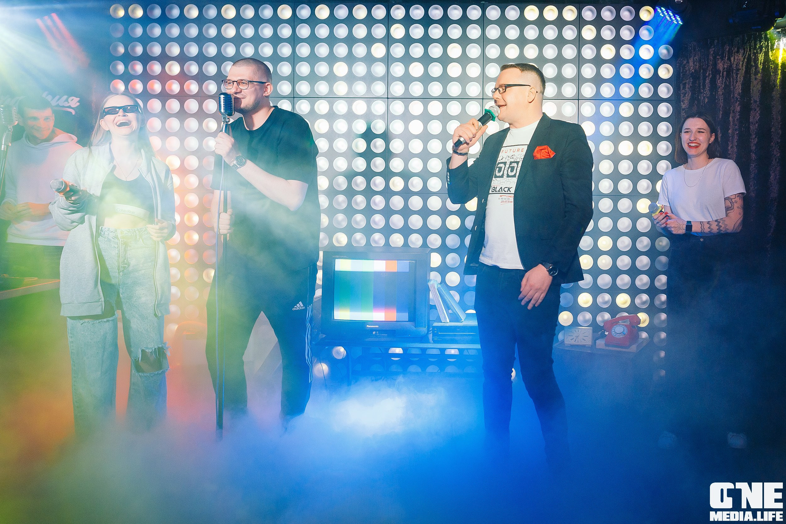 Фоторепортаж с вечеринки Малиновые 90-е в караоке клубе Эйфория. One Media Life: фоторепортажи, фотоотчеты с мероприятий и заведений