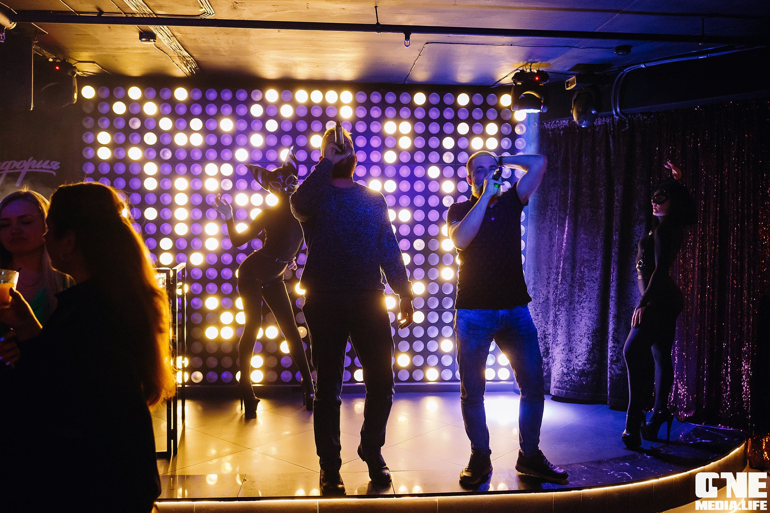 Фоторепортаж из караоке клуба Эйфория в Калининграде. One Media Life: фоторепортажи, фотоотчеты с мероприятий и заведений