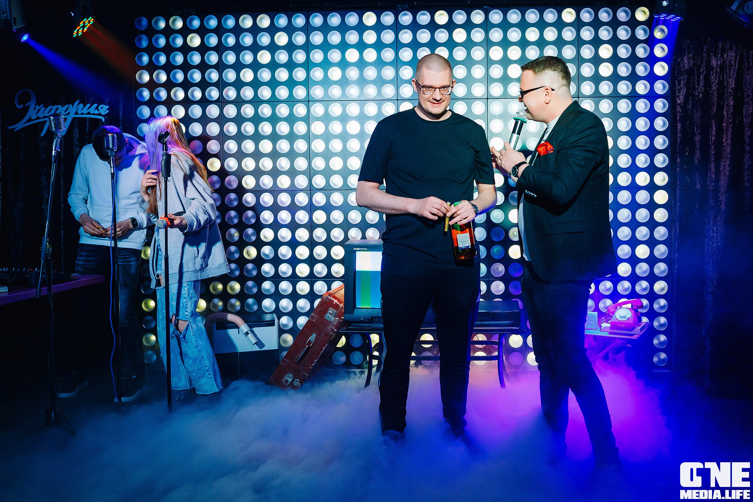Фоторепортаж с вечеринки Малиновые 90-е в караоке клубе Эйфория. One Media Life: фоторепортажи, фотоотчеты с мероприятий и заведений