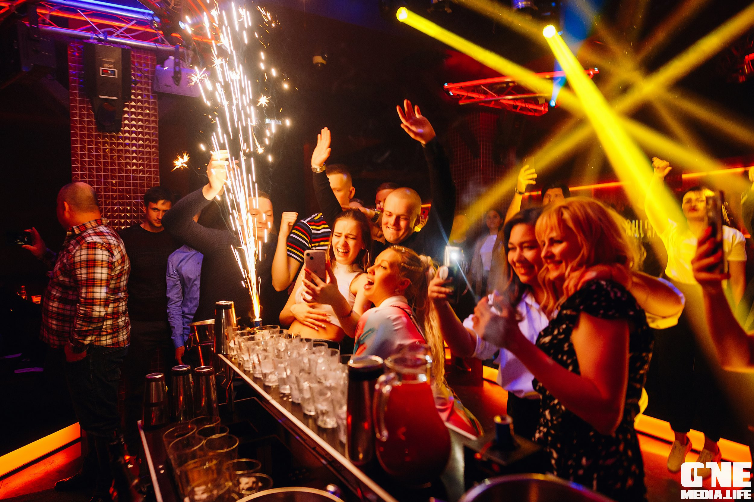Фотоотчет из ночного клуба Планета. One Media Life: фоторепортажи, фотоотчеты с мероприятий и заведений