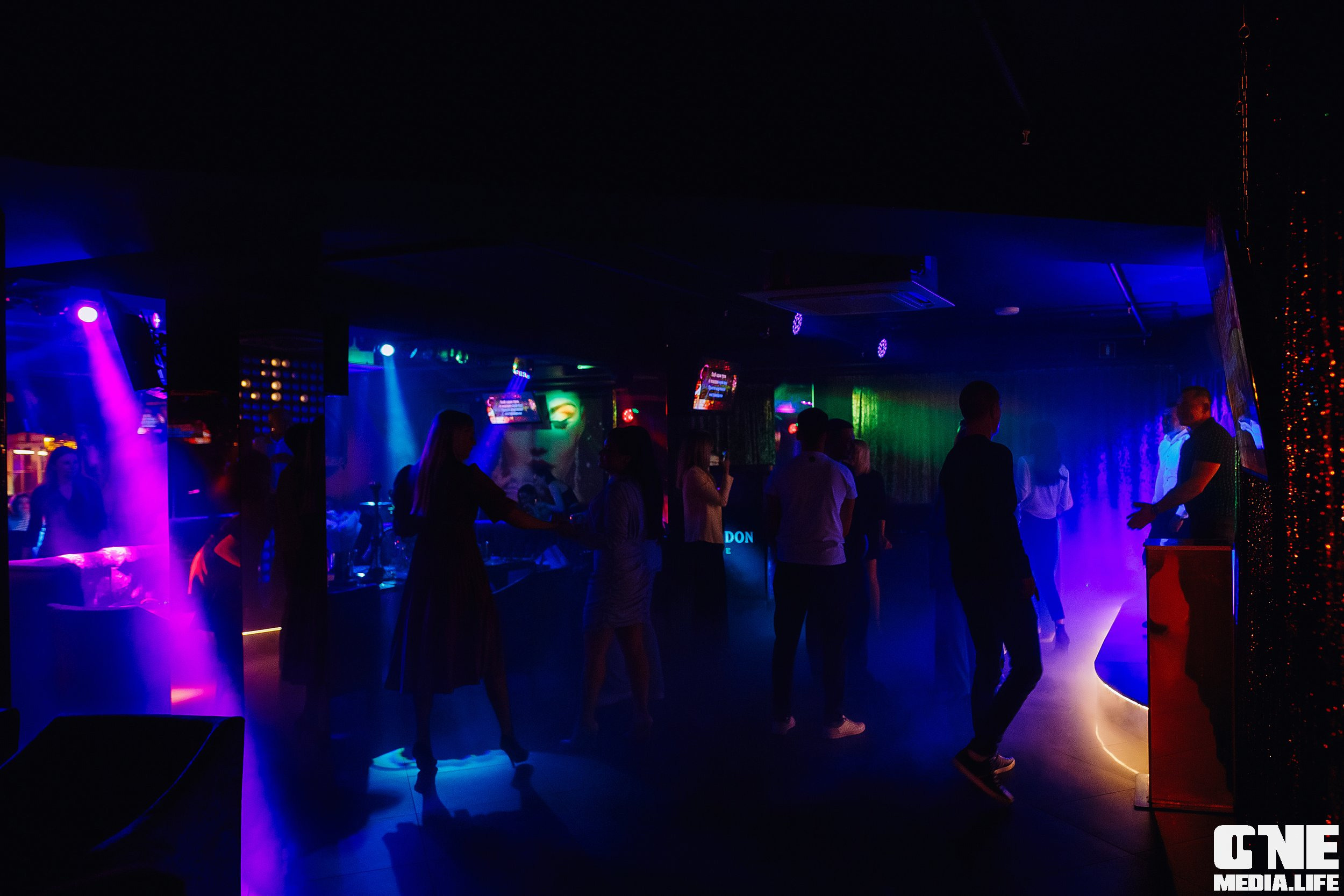 Фотоотчет из караоке клуба Эйфория. One Media Life: фоторепортажи, фотоотчеты с мероприятий и заведений
