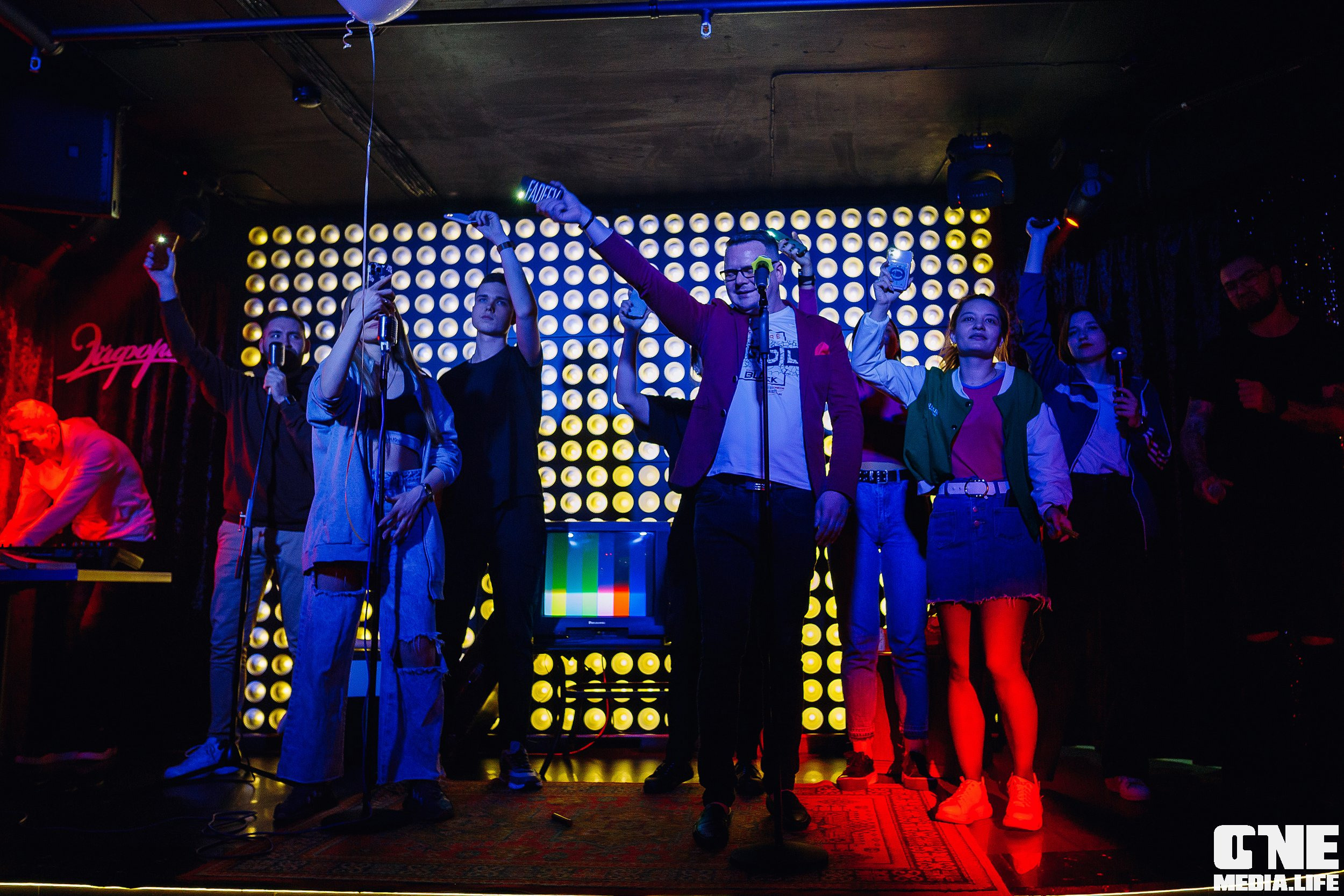 Фоторепортаж с вечеринки Малиновые 90-е в караоке клубе Эйфория. One Media Life: фоторепортажи, фотоотчеты с мероприятий и заведений
