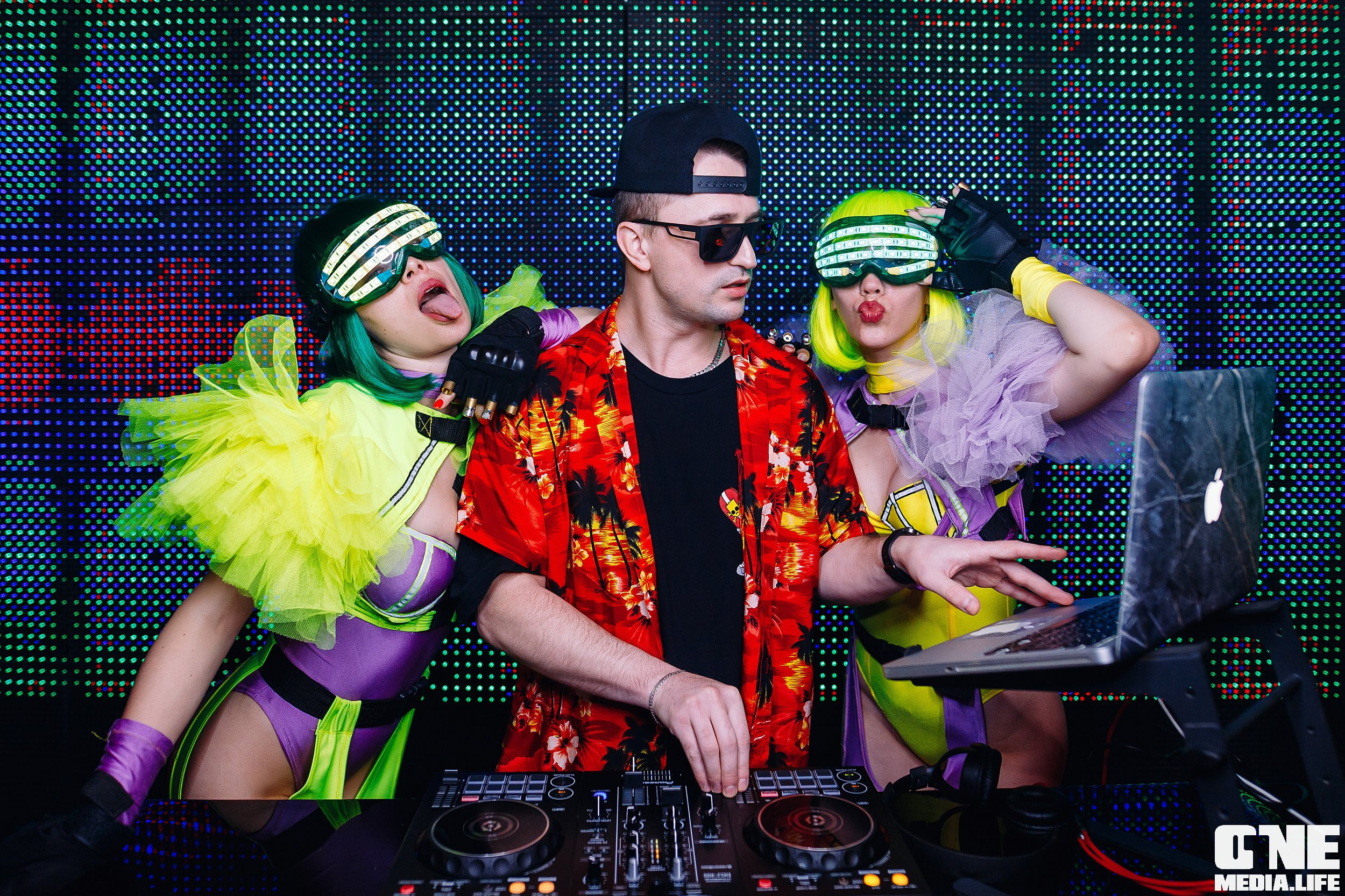 Фотоотчёт из ночного клуба Планета. One Media Life: фоторепортажи, фотоотчеты с мероприятий и заведений