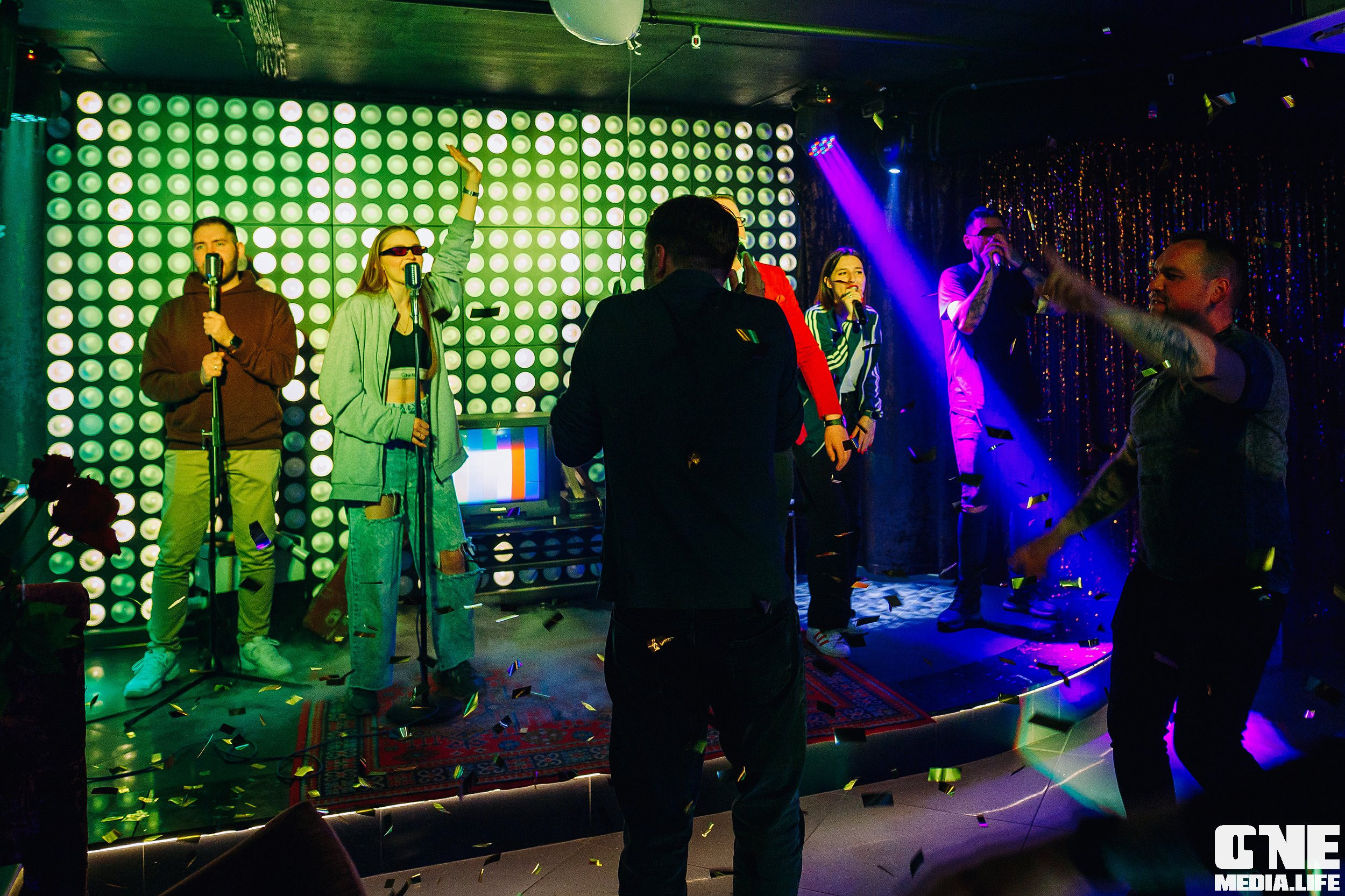 Фоторепортаж с вечеринки Малиновые 90-е в караоке клубе Эйфория. One Media Life: фоторепортажи, фотоотчеты с мероприятий и заведений