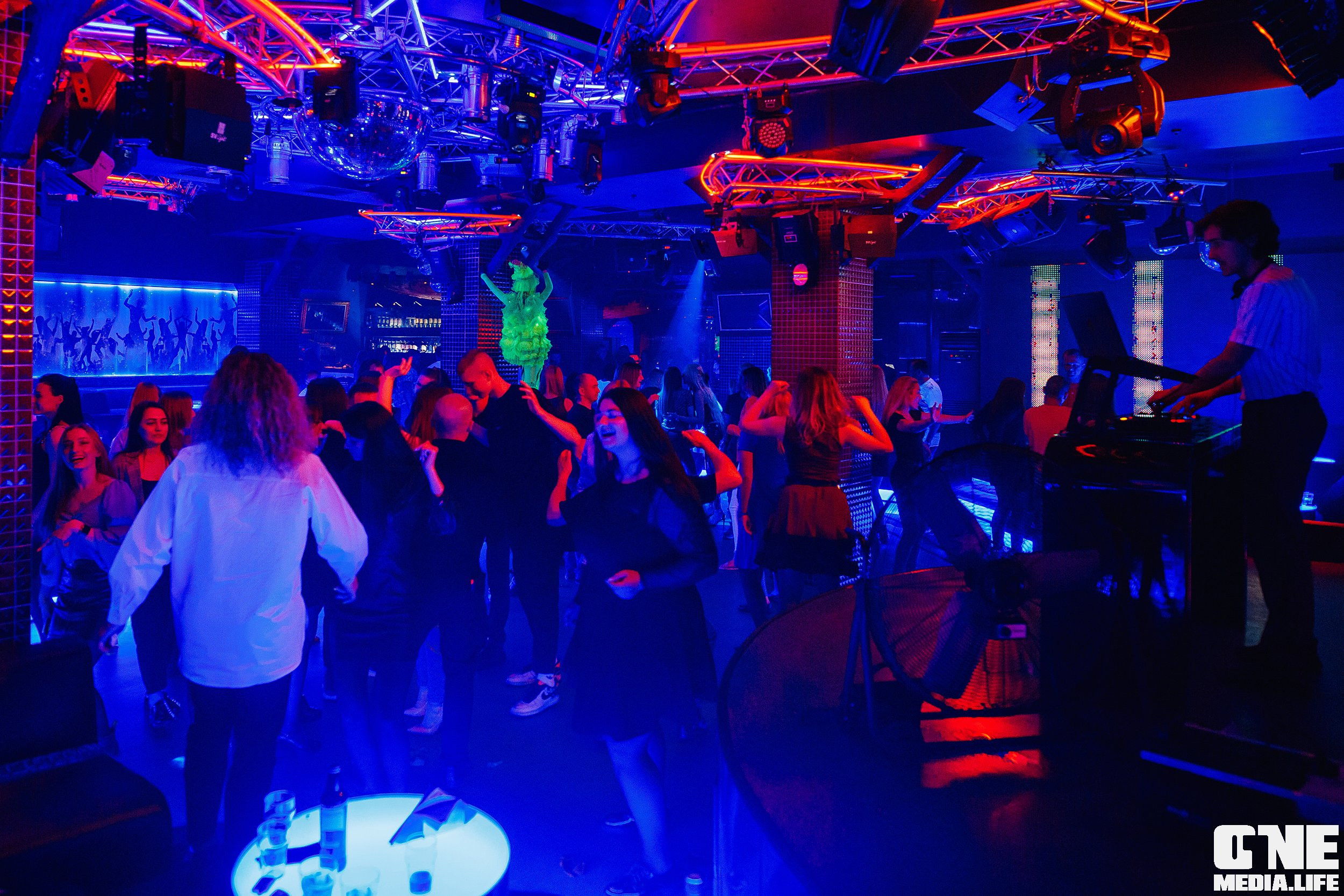Фотоотчёт из ночного клуба Планета. One Media Life: фоторепортажи, фотоотчеты с мероприятий и заведений