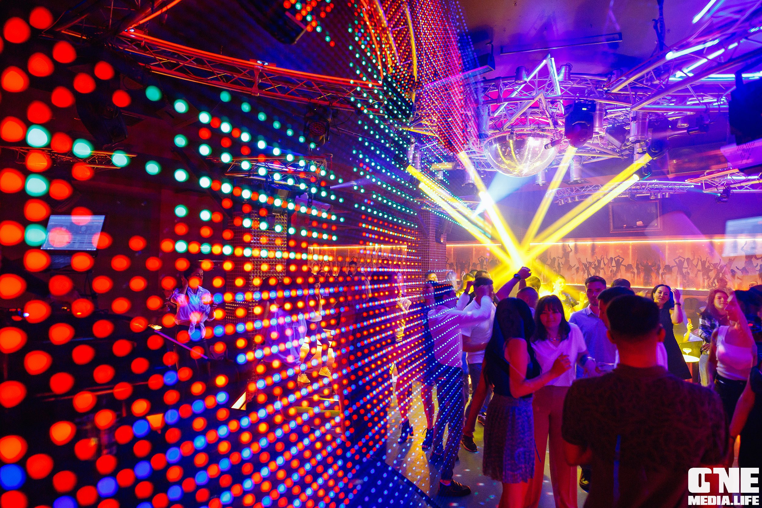 Фотоотчет из ночного клуба Планета. One Media Life: фоторепортажи, фотоотчеты с мероприятий и заведений