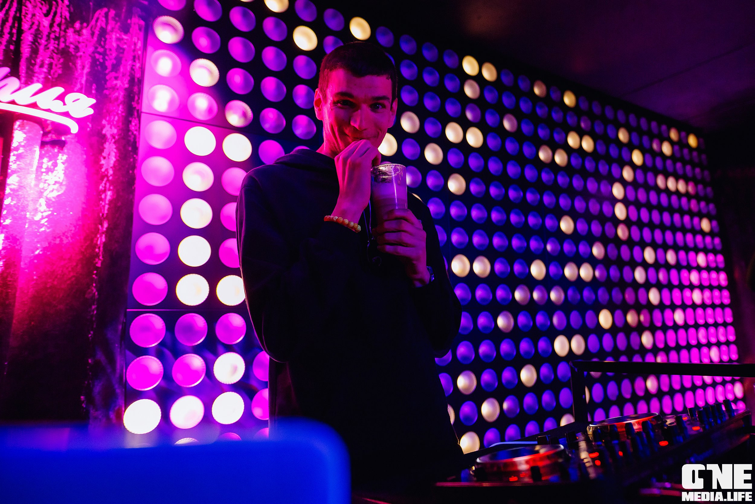 Фоторепортаж из караоке клуба Эйфория в Калининграде. One Media Life: фоторепортажи, фотоотчеты с мероприятий и заведений