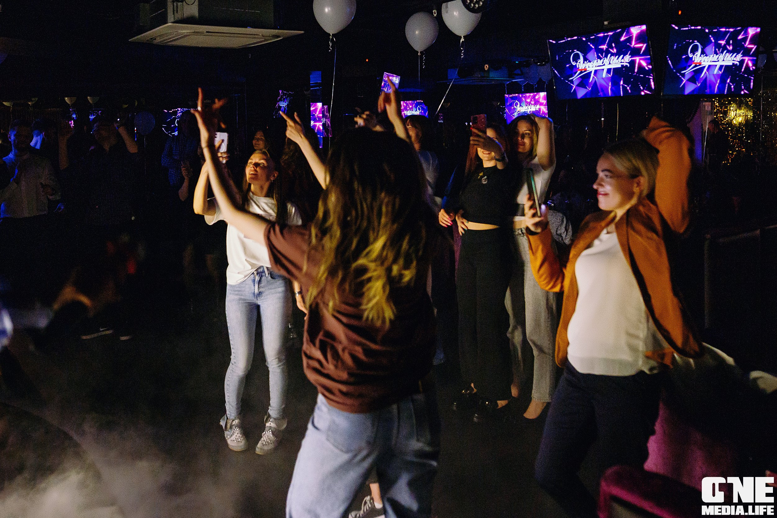 Фотоотчет из Freak Show Mystic в караоке клубе Эйфория. One Media Life: фоторепортажи, фотоотчеты с мероприятий и заведений