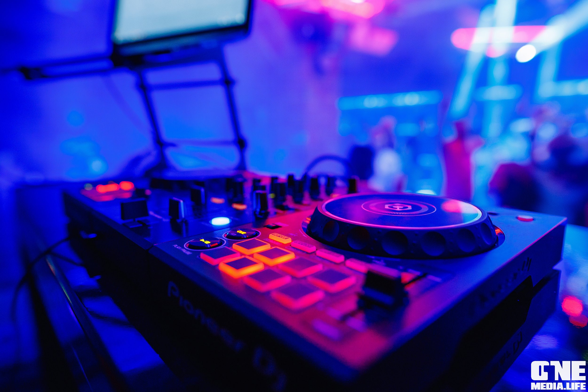 Суббота в развлекательном комплексе Планета. One Media Life: фоторепортажи, фотоотчеты с мероприятий и заведений