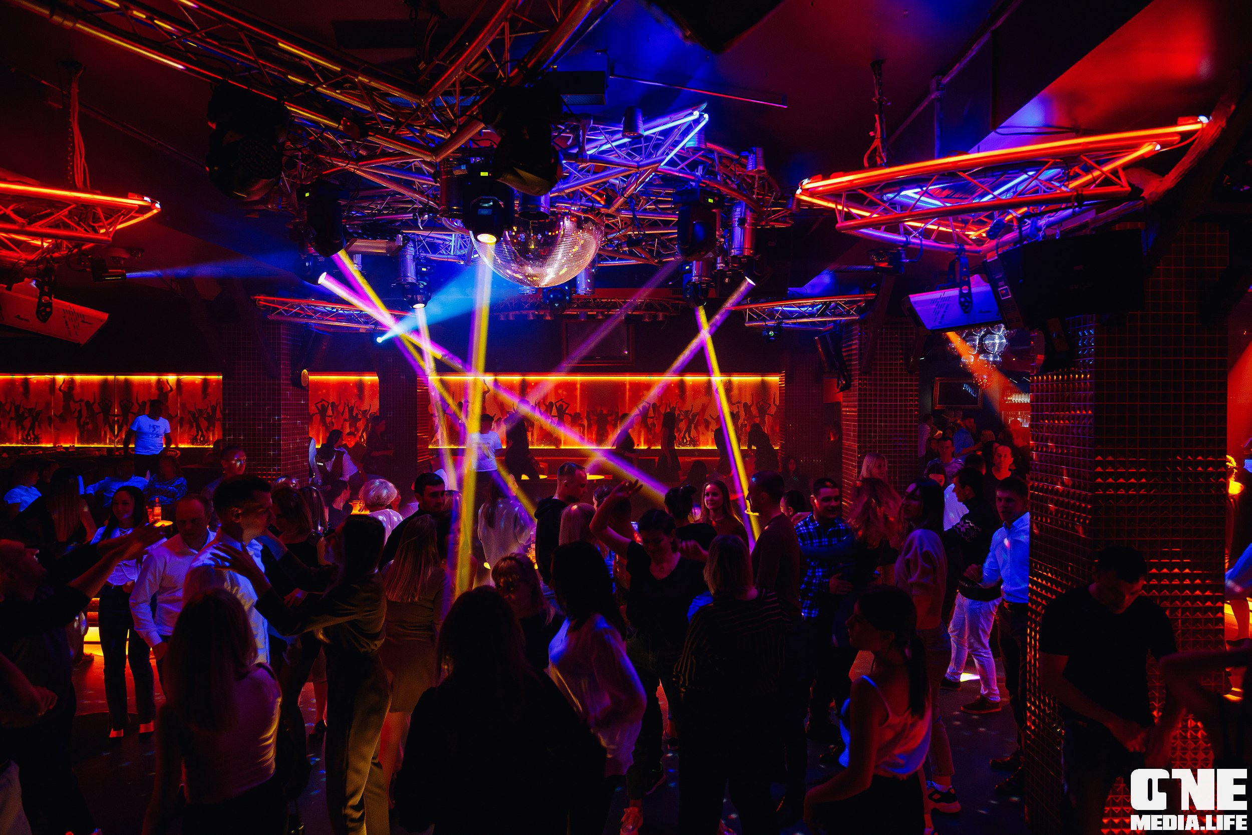 Суббота в развлекательном комплексе Планета. One Media Life: фоторепортажи, фотоотчеты с мероприятий и заведений