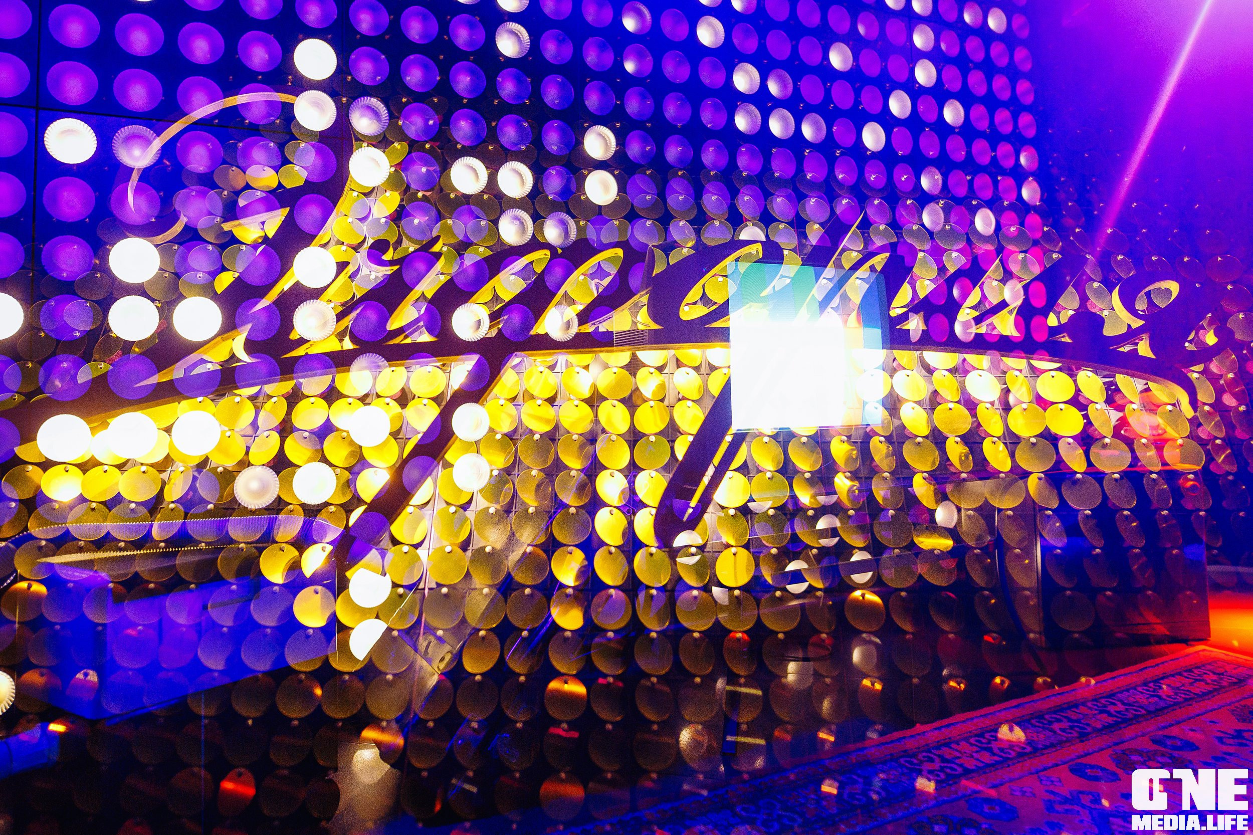 Фоторепортаж с вечеринки Малиновые 90-е в караоке клубе Эйфория. One Media Life: фоторепортажи, фотоотчеты с мероприятий и заведений