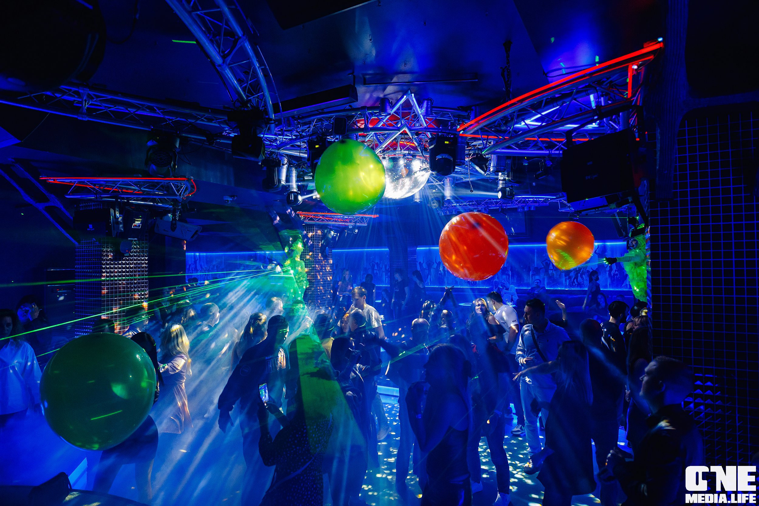 Фотоотчёт из ночного клуба Планета. One Media Life: фоторепортажи, фотоотчеты с мероприятий и заведений