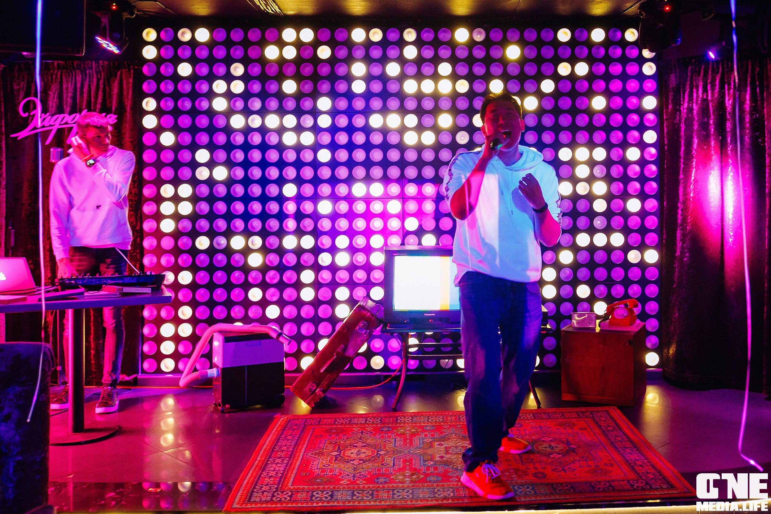 Фоторепортаж с вечеринки Малиновые 90-е в караоке клубе Эйфория. One Media Life: фоторепортажи, фотоотчеты с мероприятий и заведений