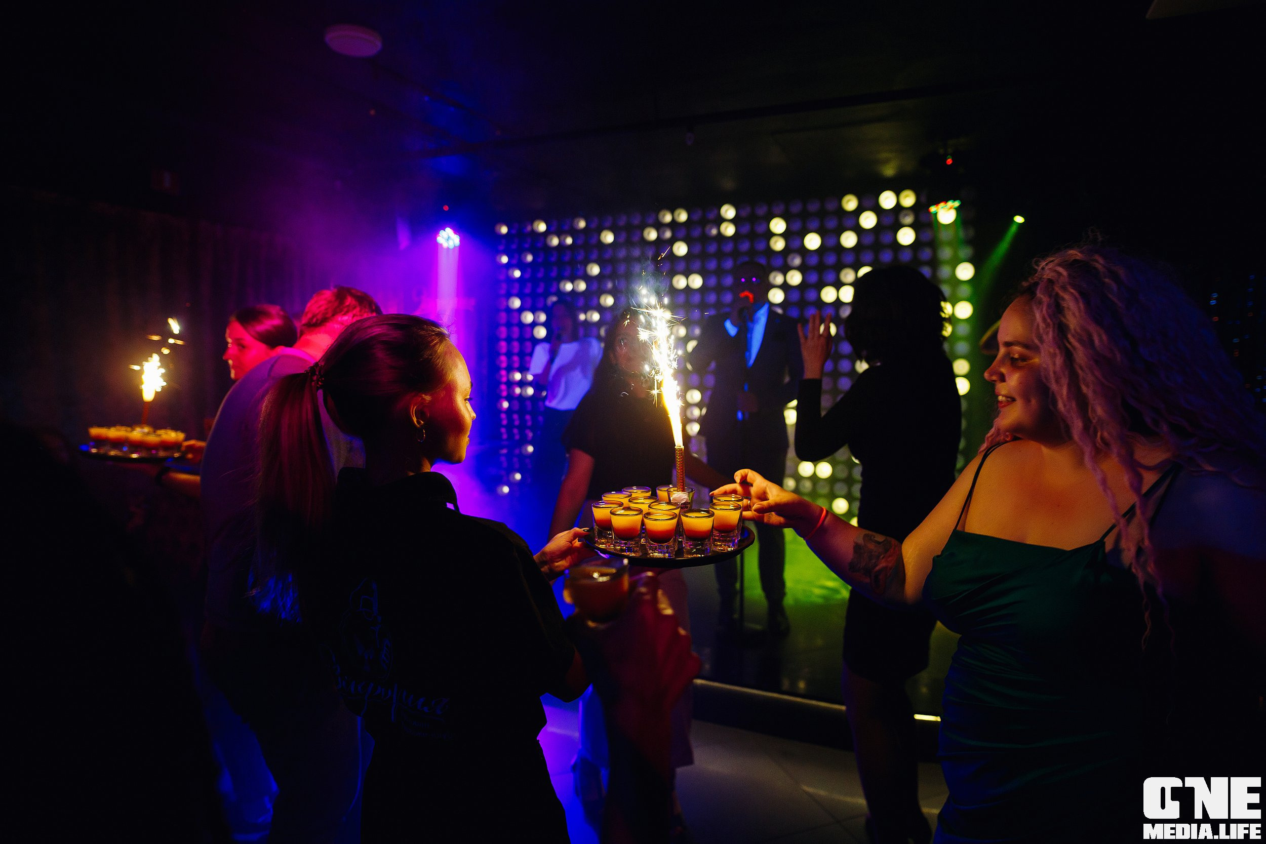 Фотоотчет из караоке-клуба «Эйфория». One Media Life: фоторепортажи, фотоотчеты с мероприятий и заведений